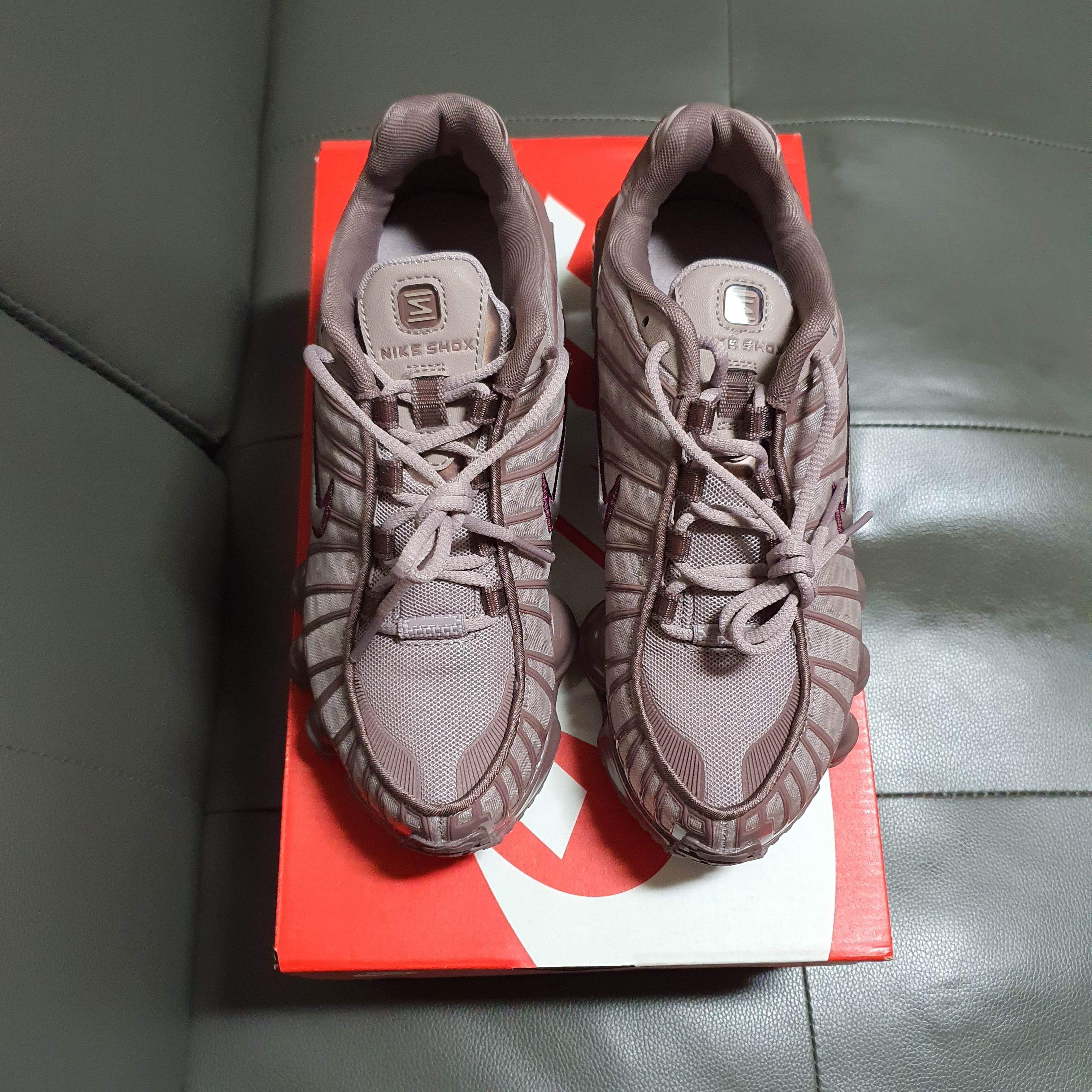 (W) Nike Shox TL Pumice Night Maroon 착용 스타일