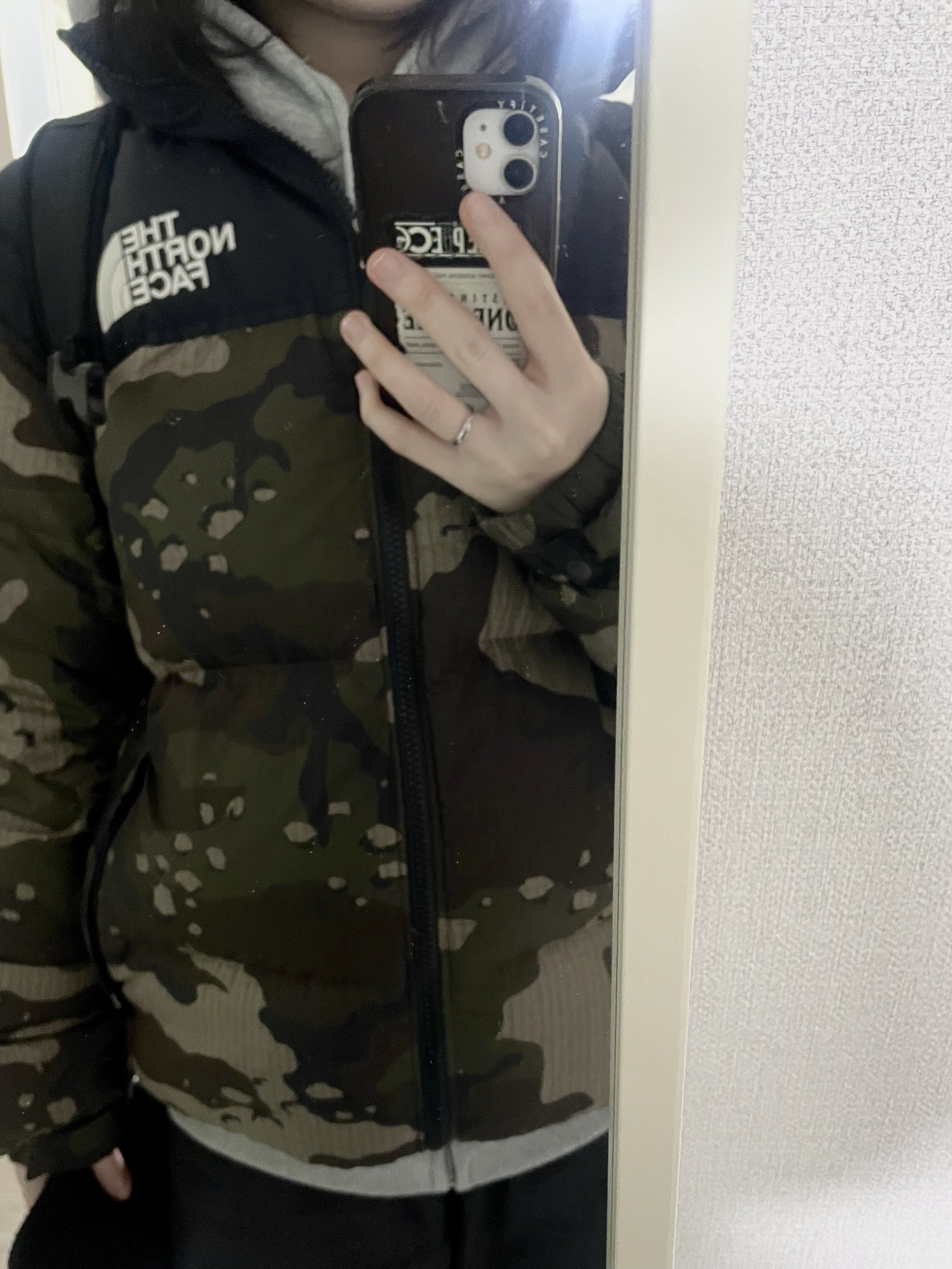 The North Face 1996 Novelty Nuptse Jacket Woodland Camo 착용 스타일