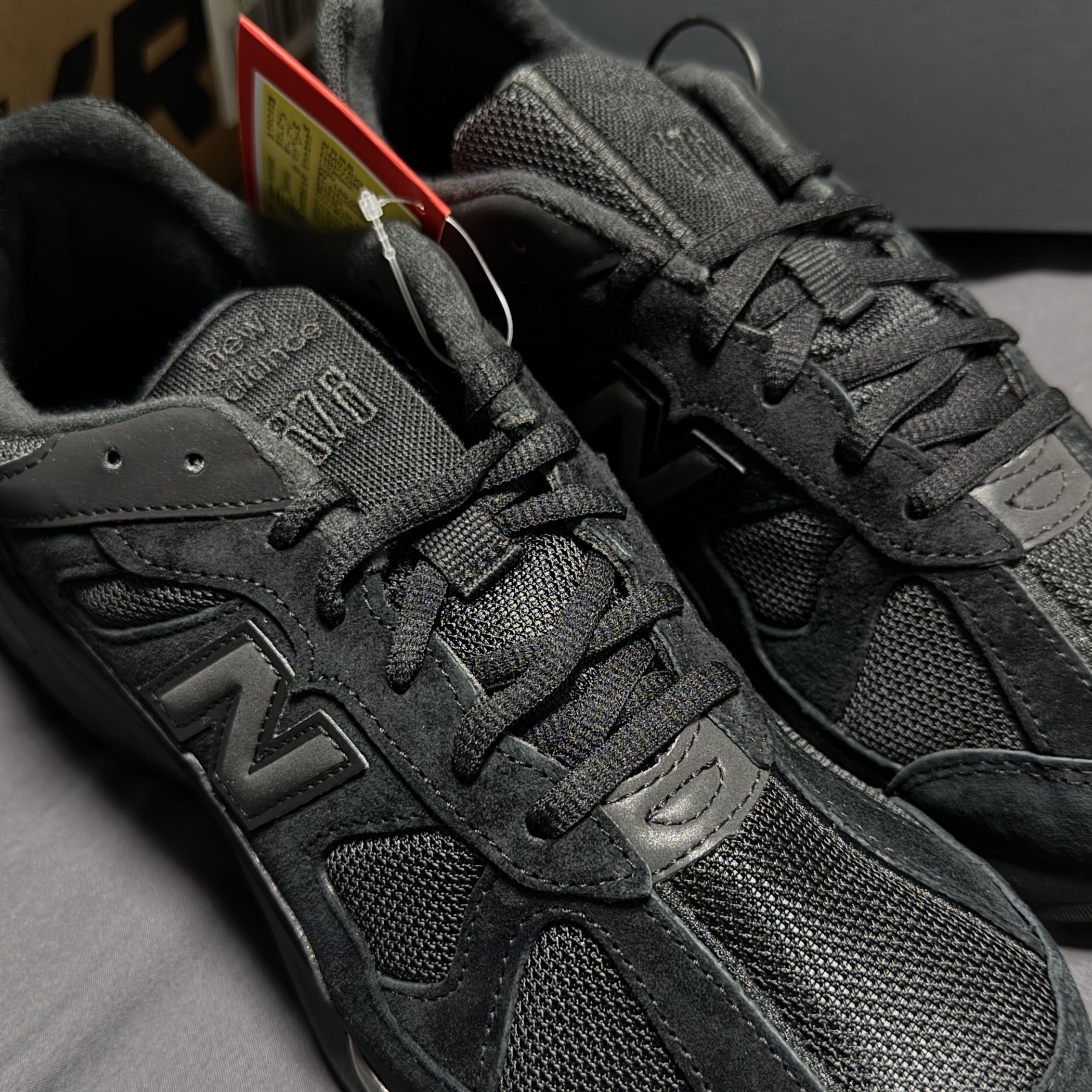 New Balance 878 Triple Black 착용 스타일