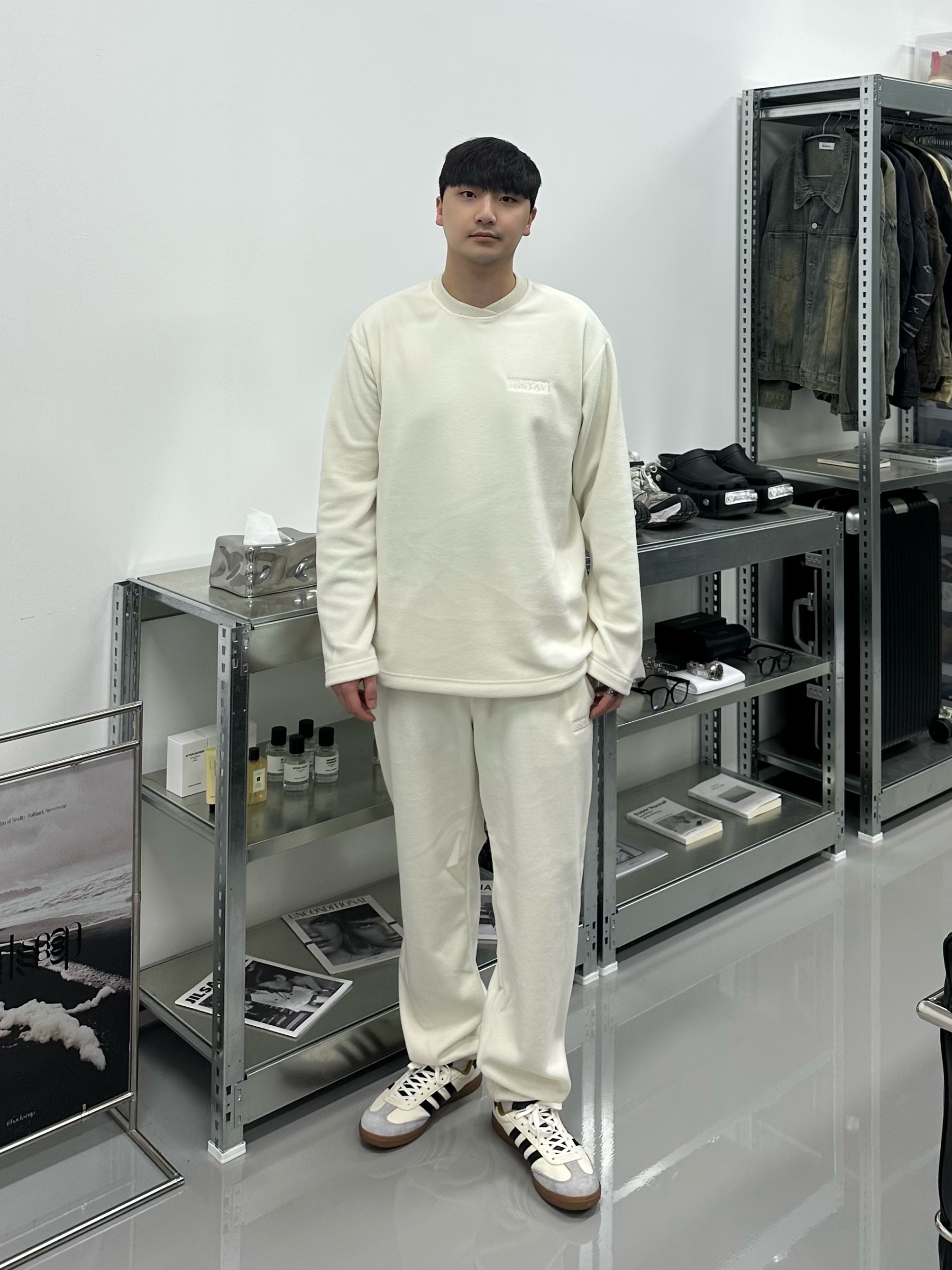 Adidas x JJJJound Samba OG Off White Core Black 착용 스타일 - 1
