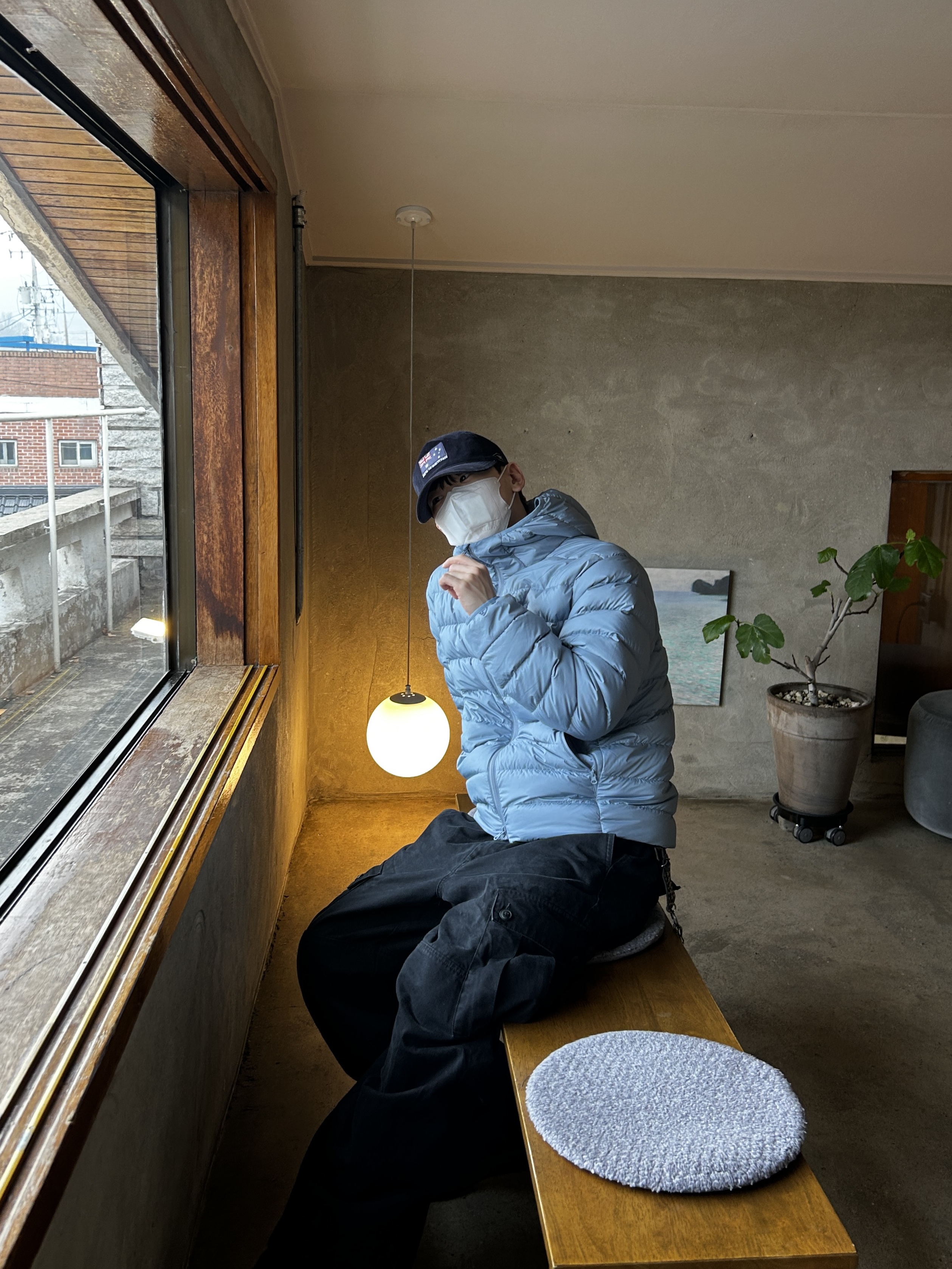 Musinsa Standard City Leisure Hooded Light Down Jacket Moon Blue, Musinsa Standard City Leisure Hooded Light Down Jacket Cloudy Blue 착용 스타일 - 1