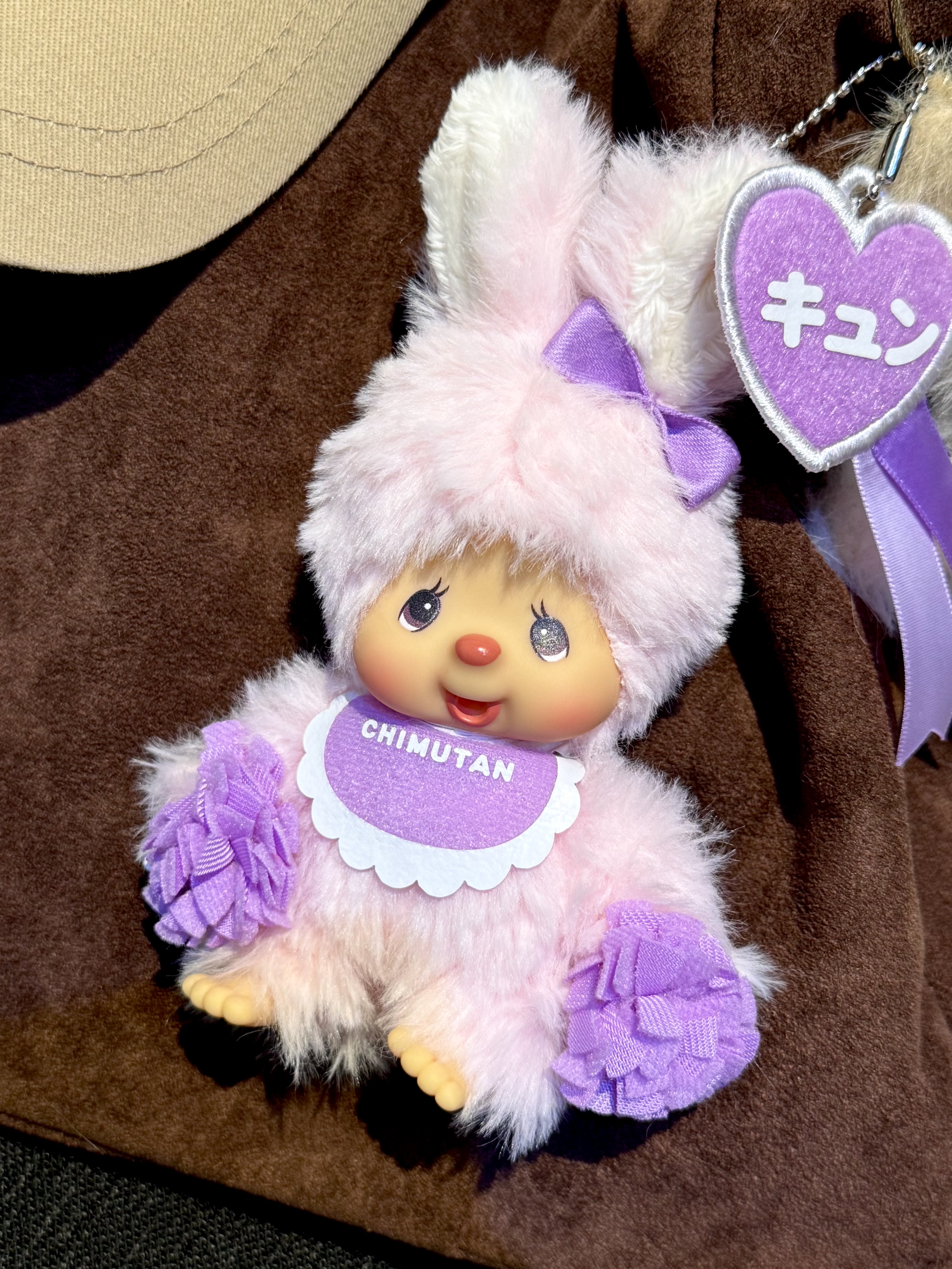 Monchhichi Happy Color Chimutan Key Chain Purple, Monchhichi Bighead Love Happy Angel Key Chain Beige 착용 스타일 - 2