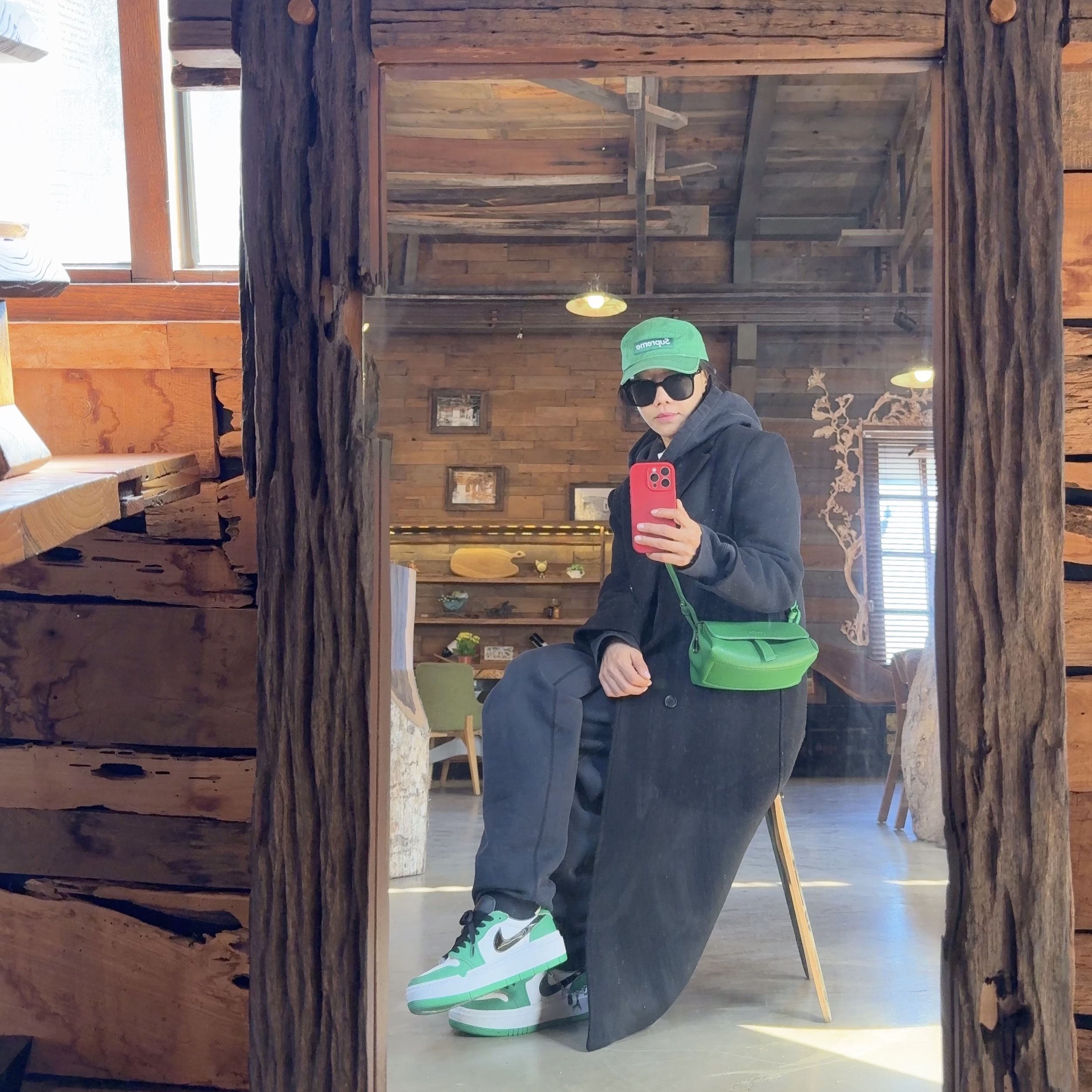 (W) Jordan 1 Elevate Low SE Lucky Green, Supreme Washed Chino Twill Camp Cap Green - 22FW 착용 스타일