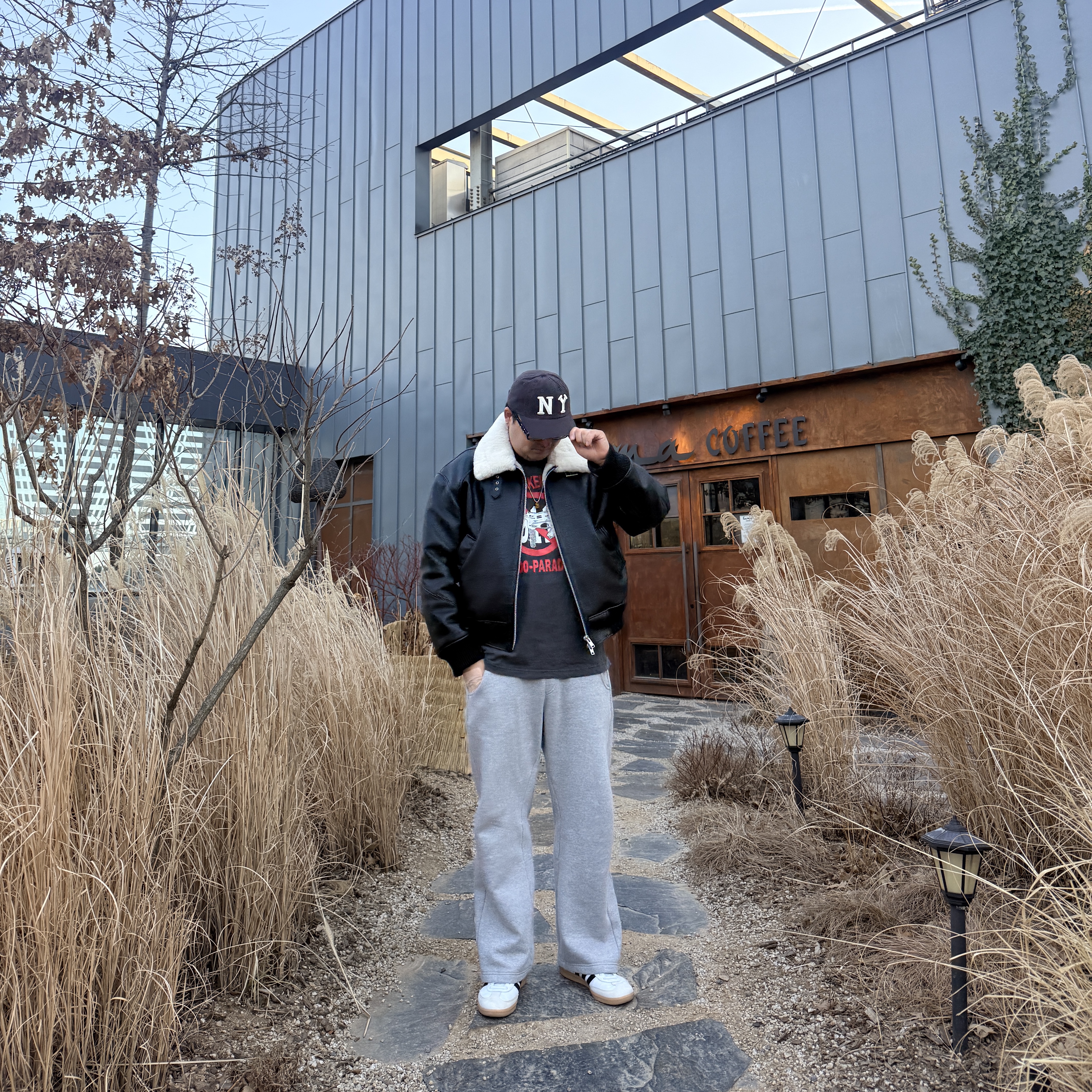 American Needle Archive400 Cap NY Black Yankees Navy, (W) Adidas Samba LT Core Black Cloud White Gold Metallic 착용 스타일 - 1