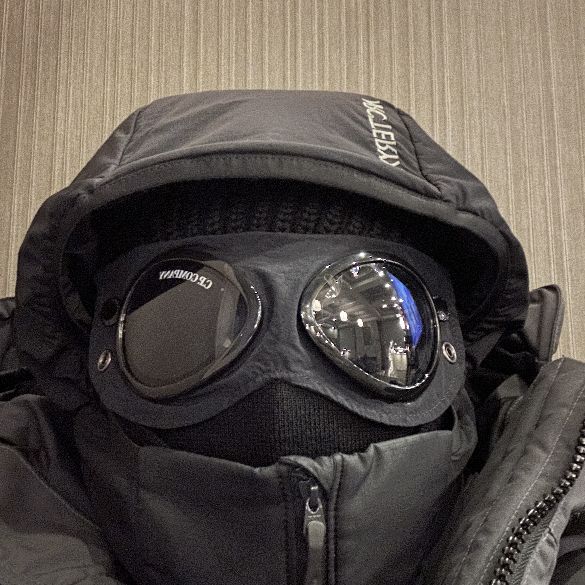 Arc'teryx Atom Hoody Black, C.P. Company Extra Fine Merino Wool Goggle Balaclava Black - 23FW 착용 스타일