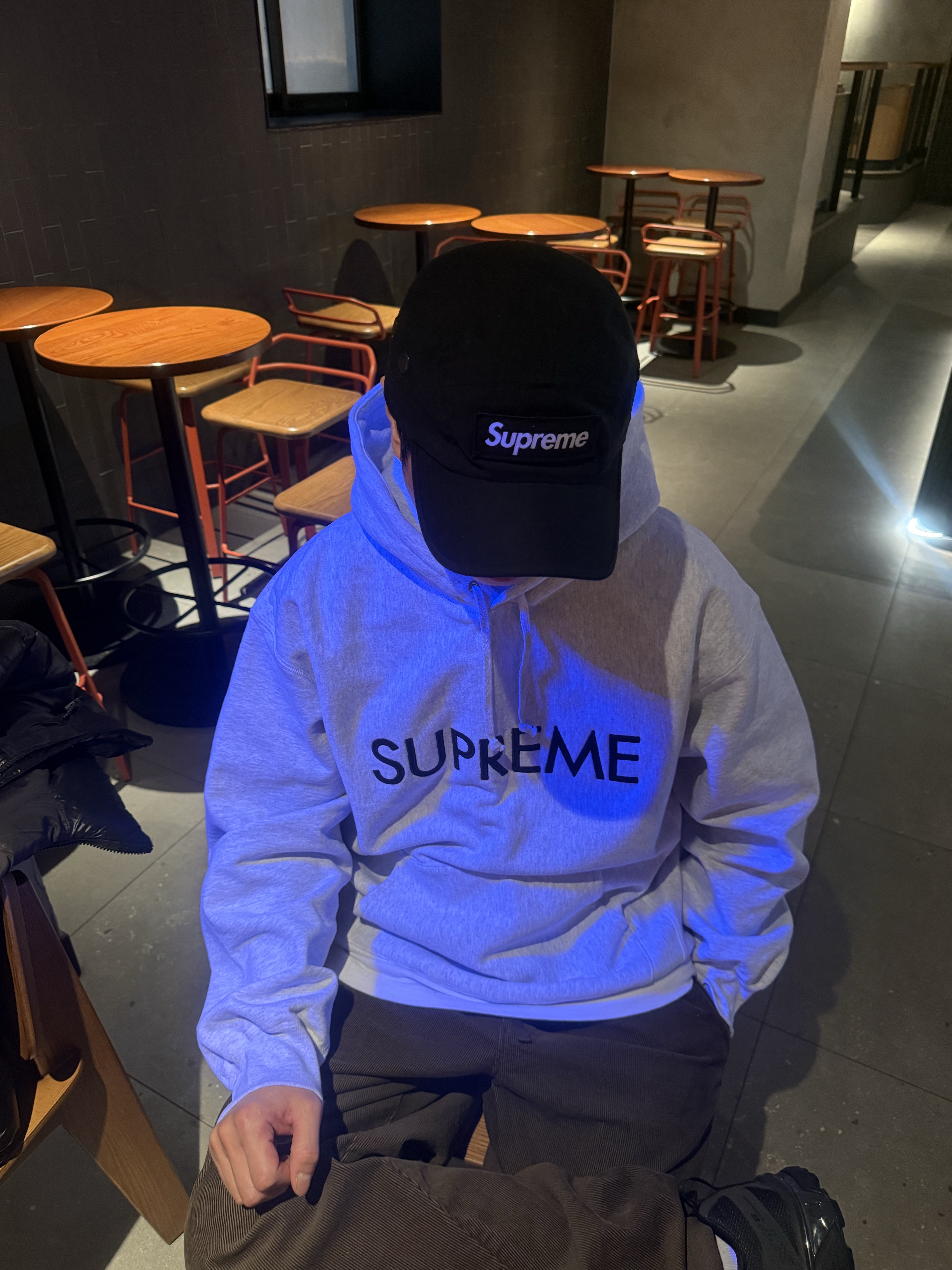 Supreme Capital Hooded Sweatshirt Ash Grey - 22FW 착용 스타일 - 1