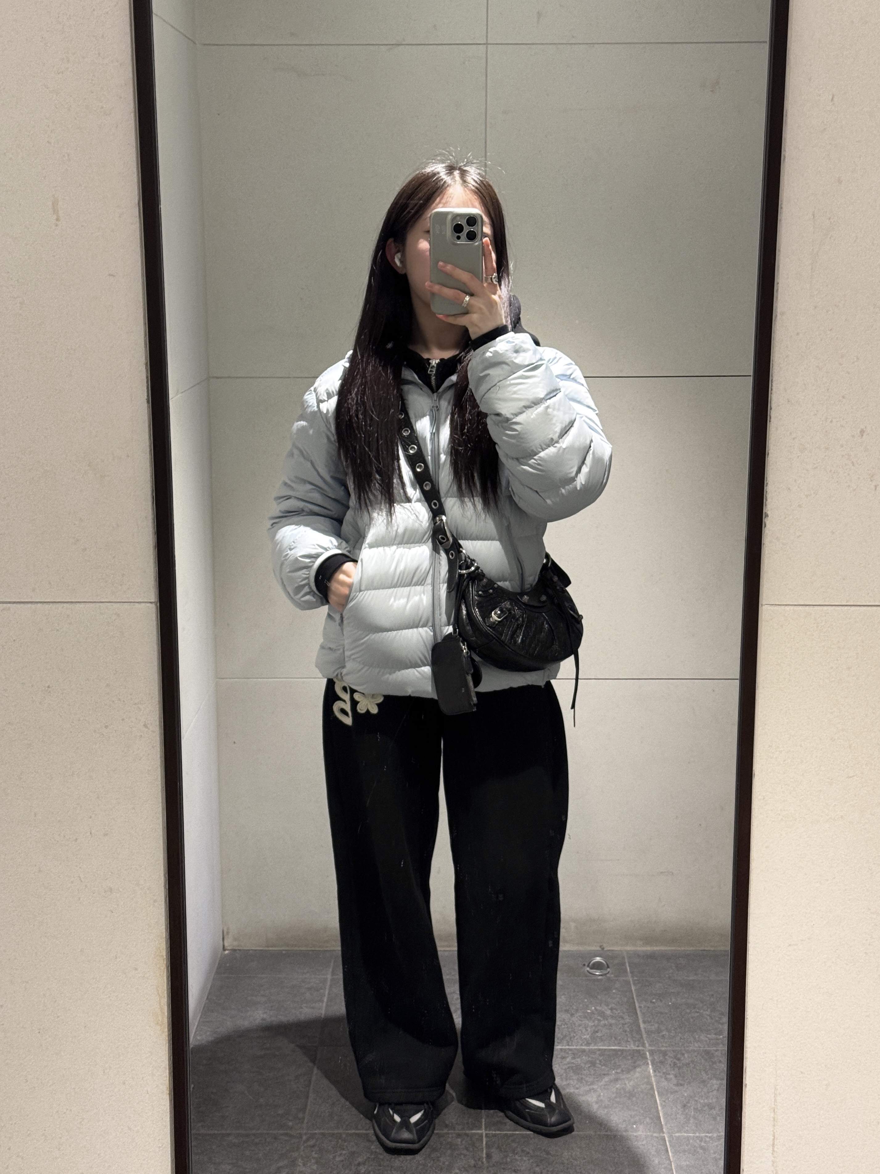 Balenciaga Arena Lambskin Le Cagole XS Shoulder Bag Black, Musinsa Standard City Leisure Hooded Light Down Jacket Cloudy Blue ์ฐฉ์ฉ ์คํ์ผ
