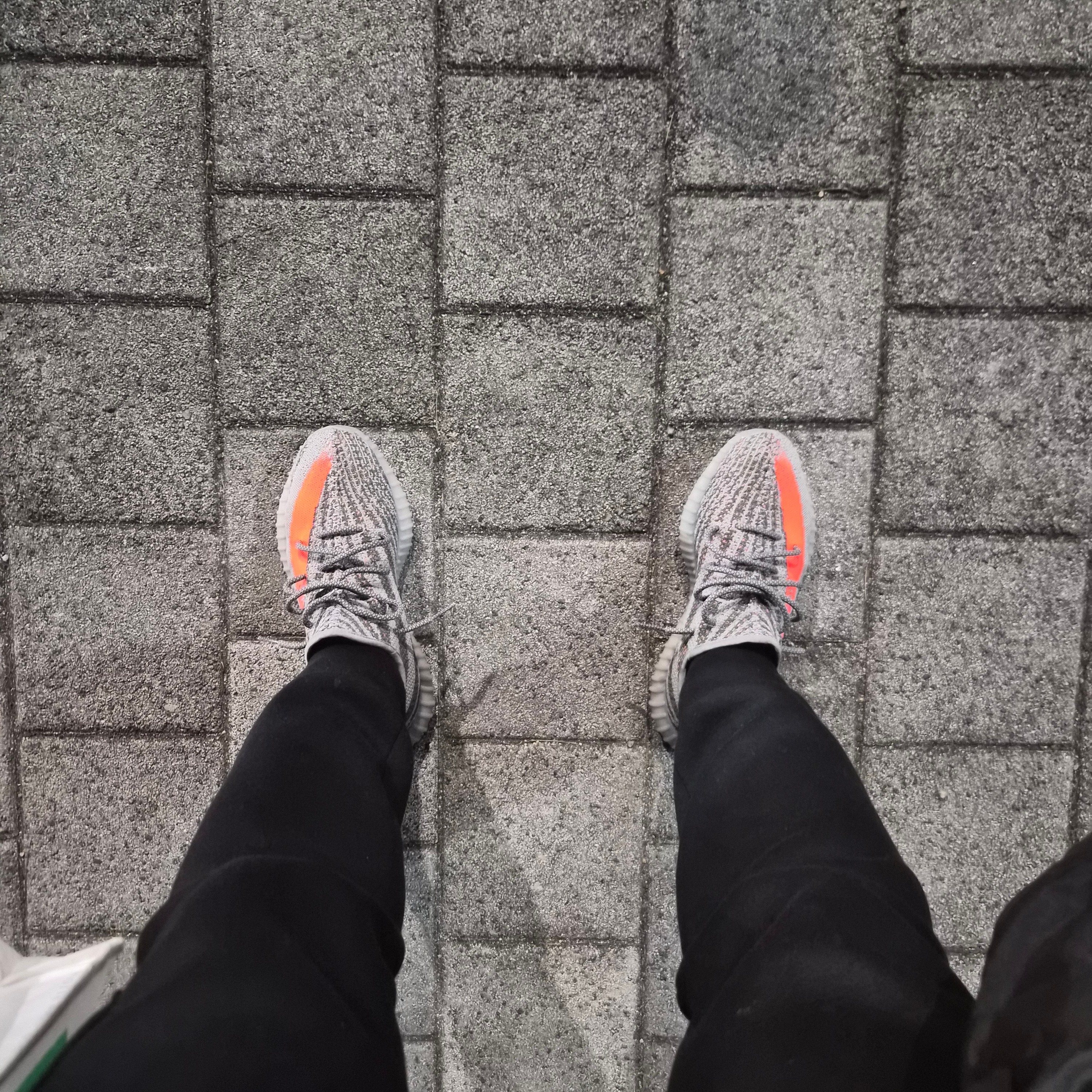 Adidas Yeezy Boost 350 V2 Beluga - Reflective, Jordan Monogram Duffle Bag 25L Off Noir 착용 스타일 - 5