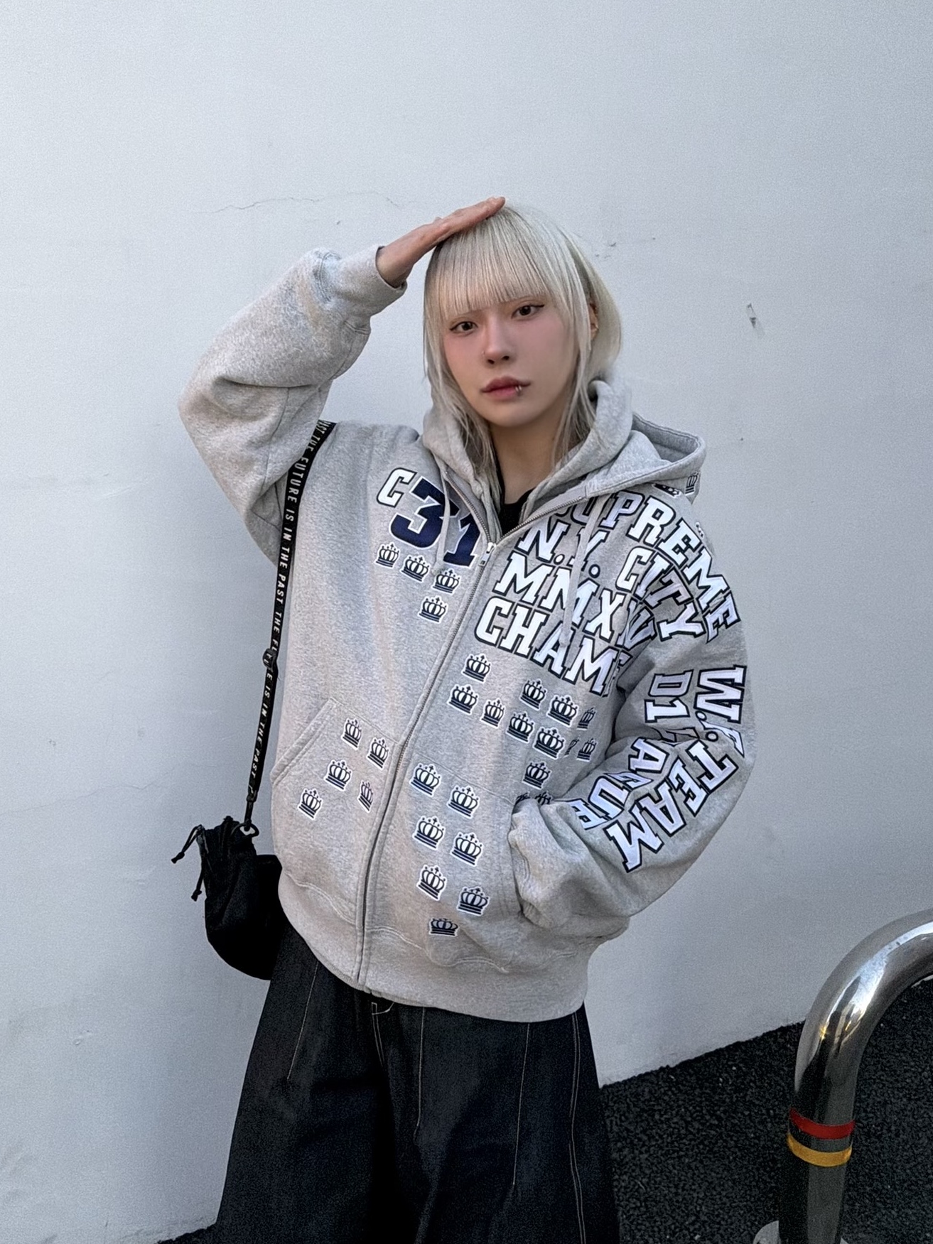 Supreme League Champs Zip Up Hooded Sweatshirt Heather Grey - 25FW 착용 스타일