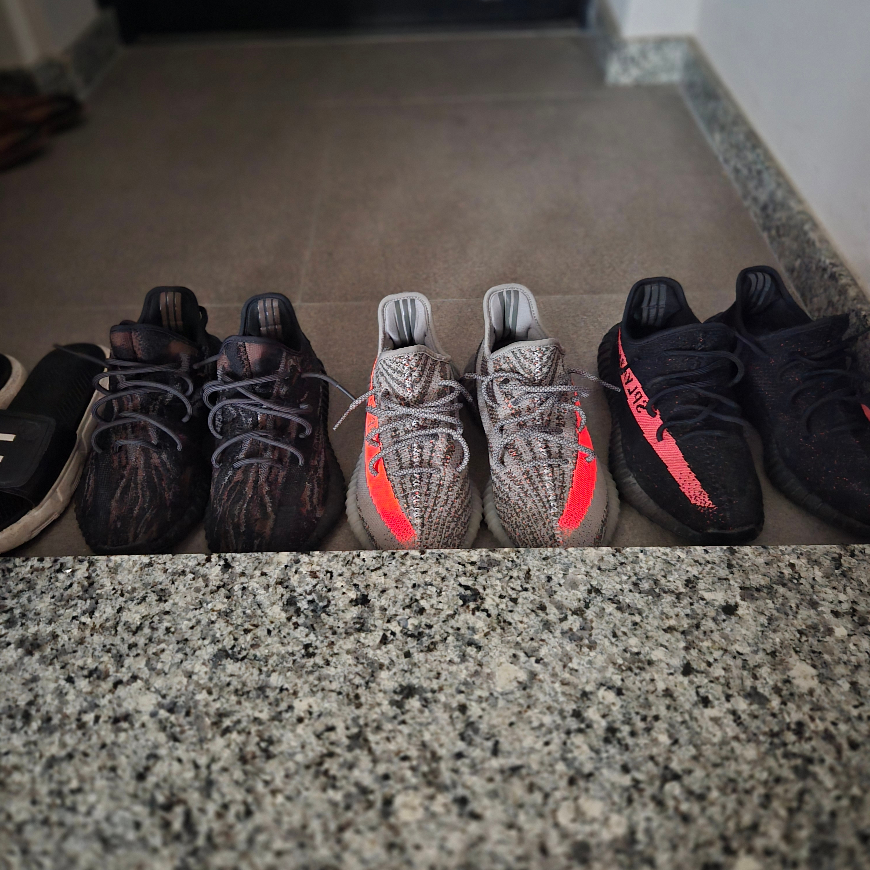 Adidas Yeezy Boost 350 V2 Beluga - Reflective, Jordan Monogram Duffle Bag 25L Off Noir 착용 스타일 - 6