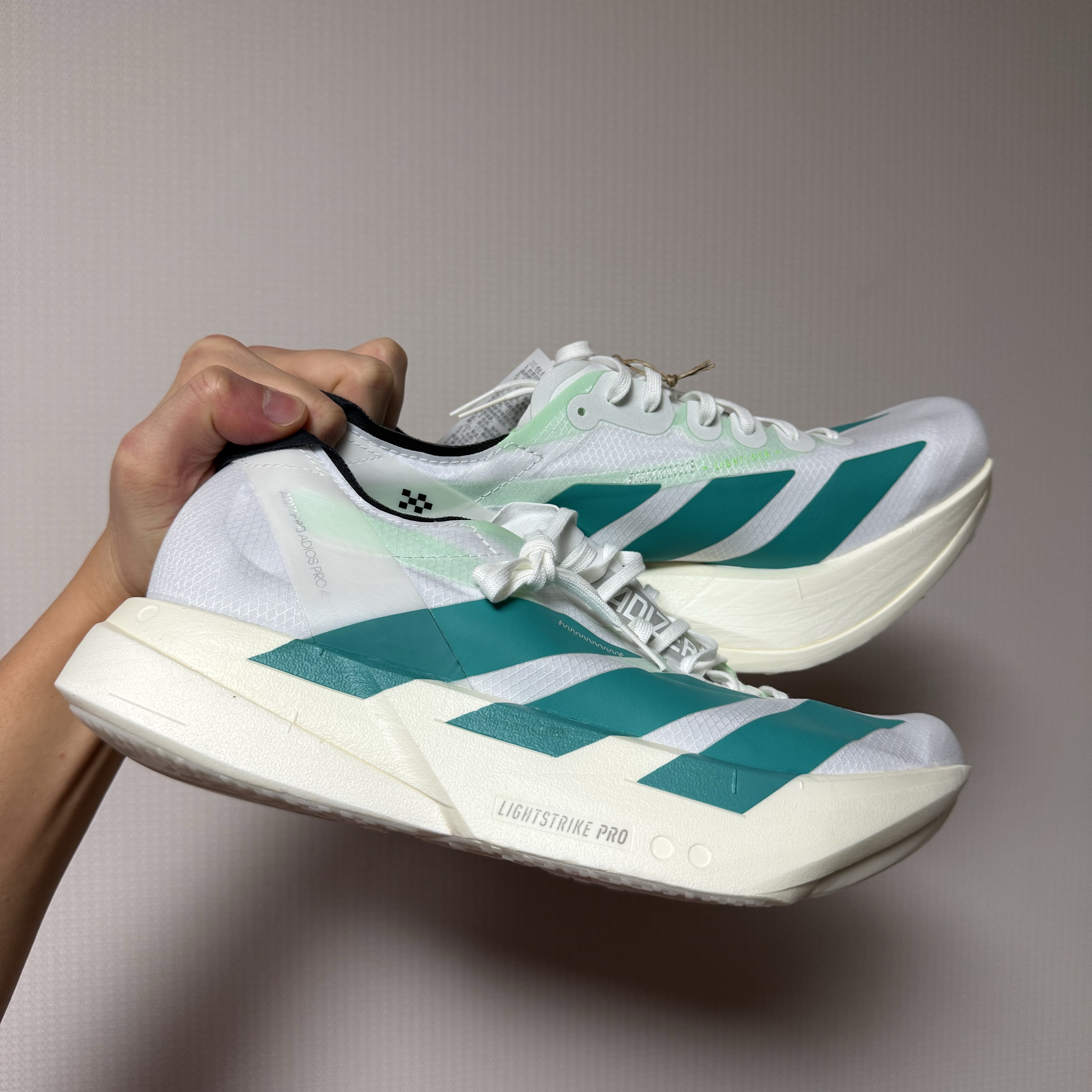 Adidas Adizero Adios Pro 4 Cloud White Pure Teal 착용 스타일