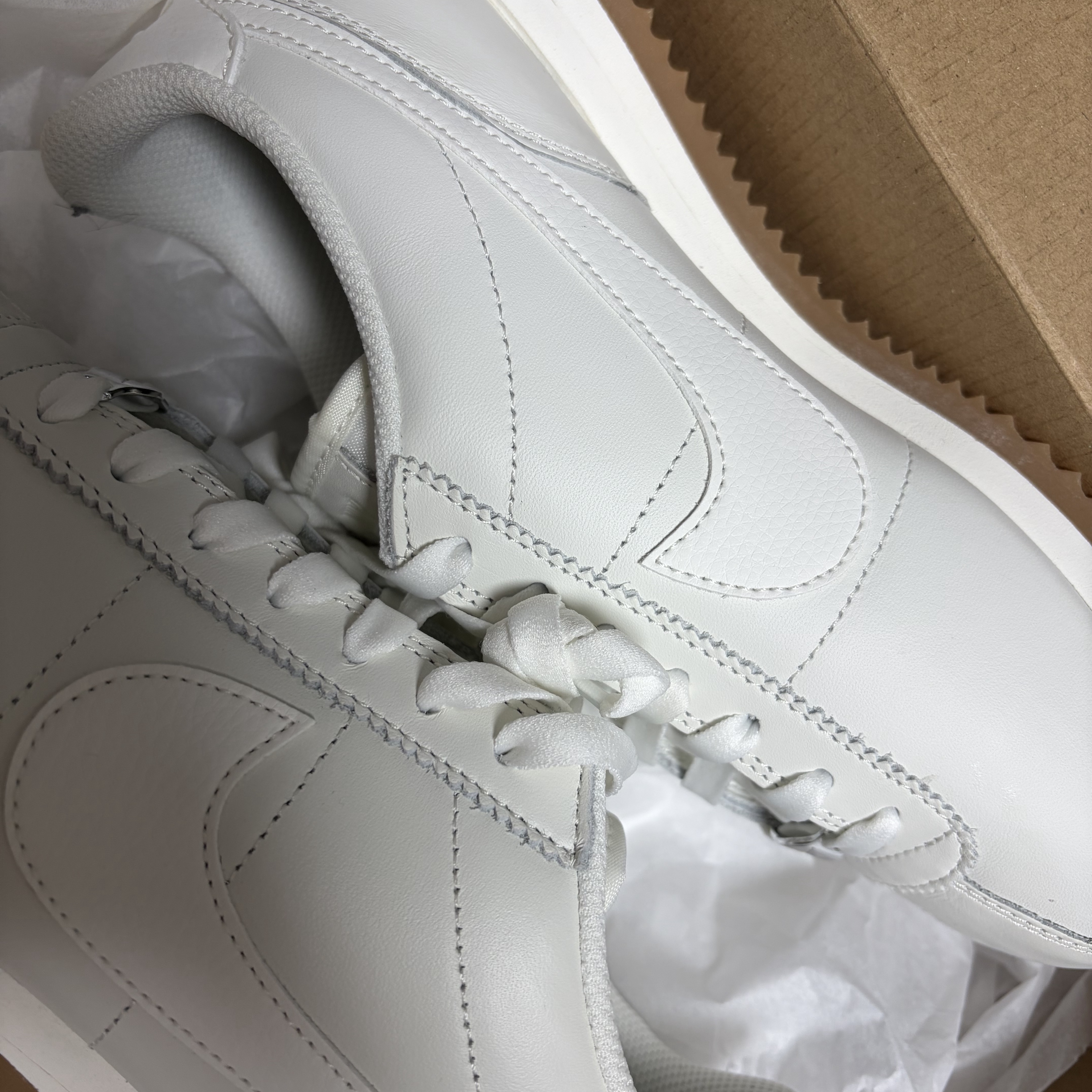 (W) Nike Cortez SE Sail 착용 스타일 - 1