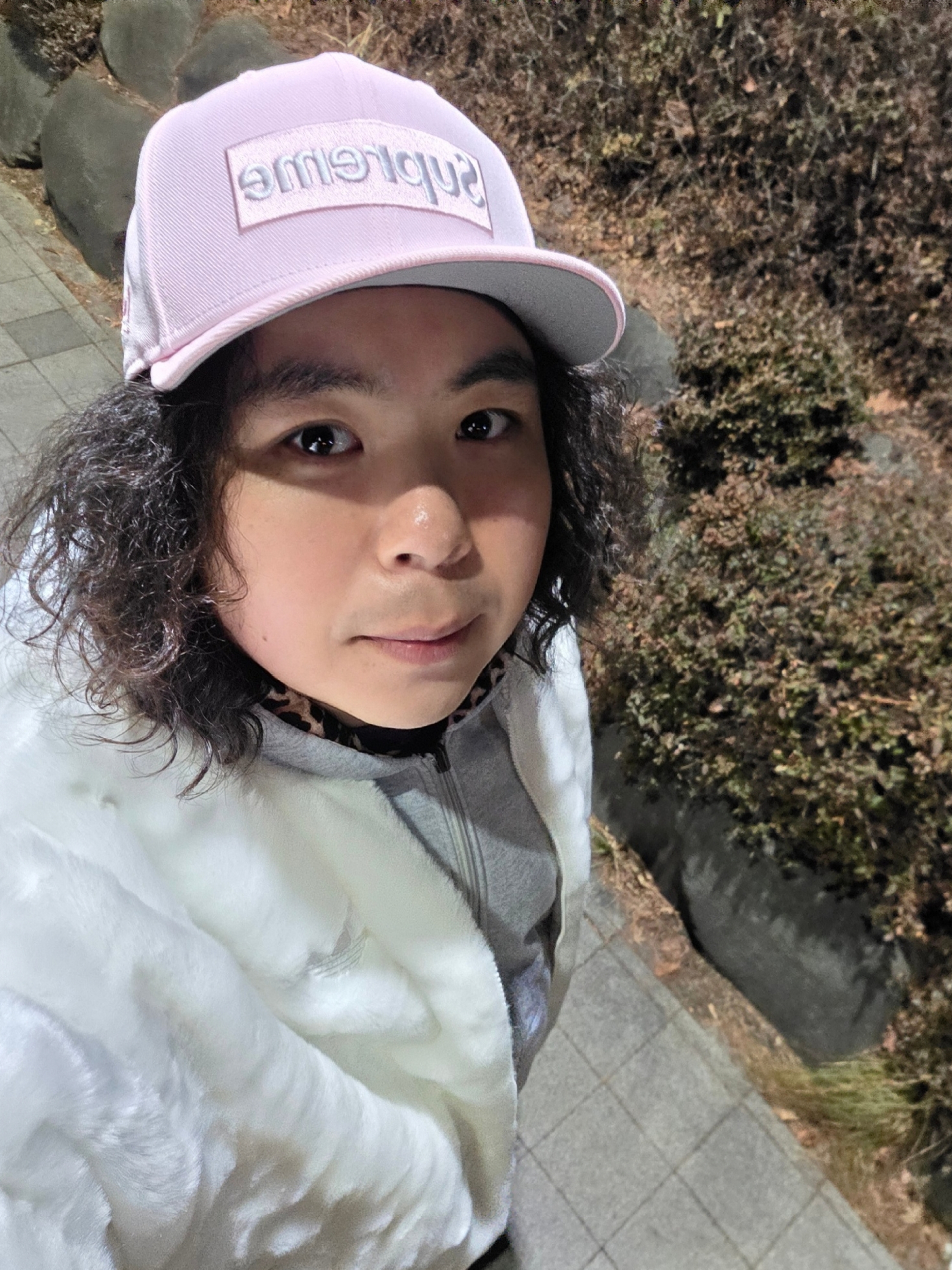 Supreme Sharpie Box Logo New Era Pink - 24SS, Adidas New Fur Jacket Off White - KR Sizing 착용 스타일 - 3