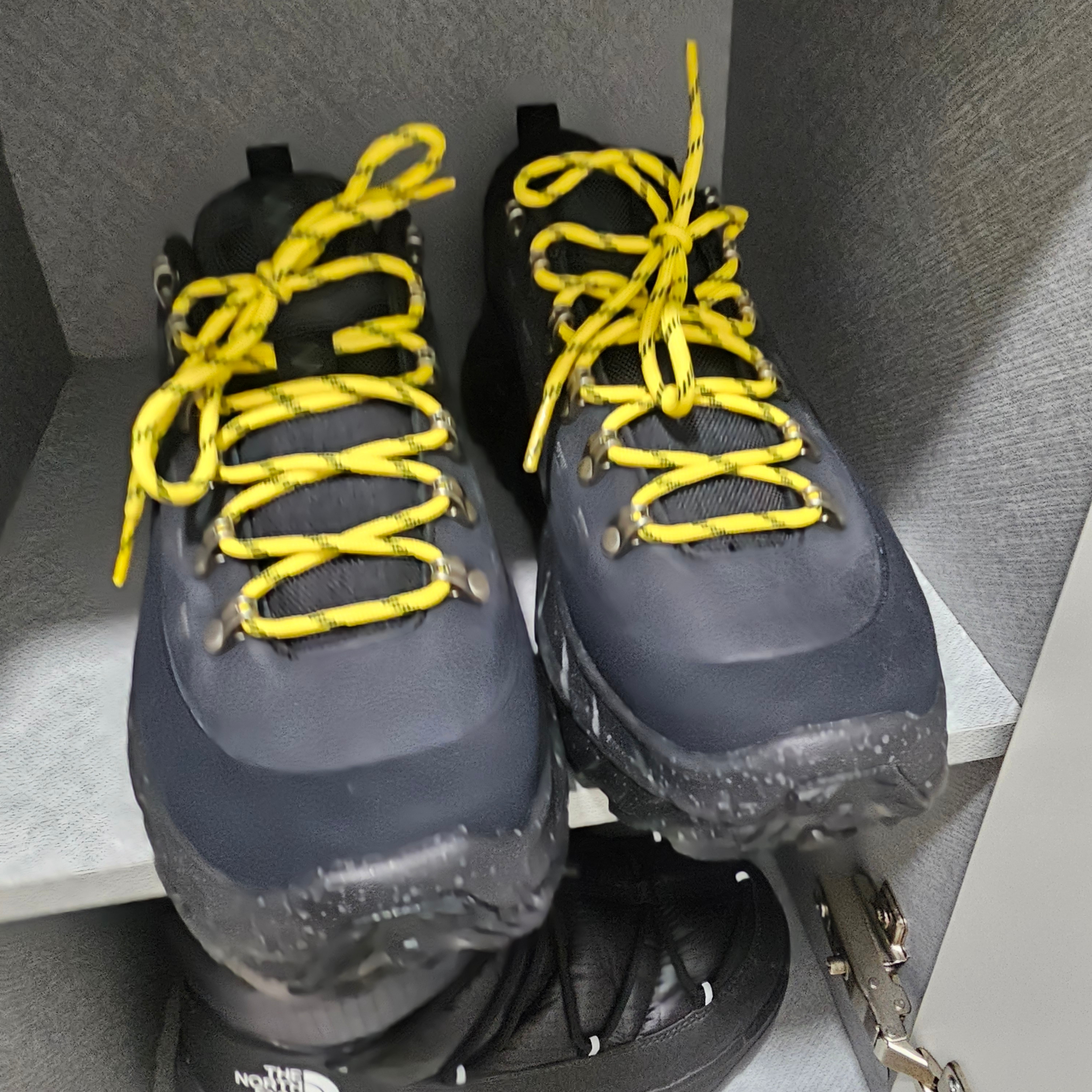 Hoka Tor Summit 2 Black 착용 스타일 - 2