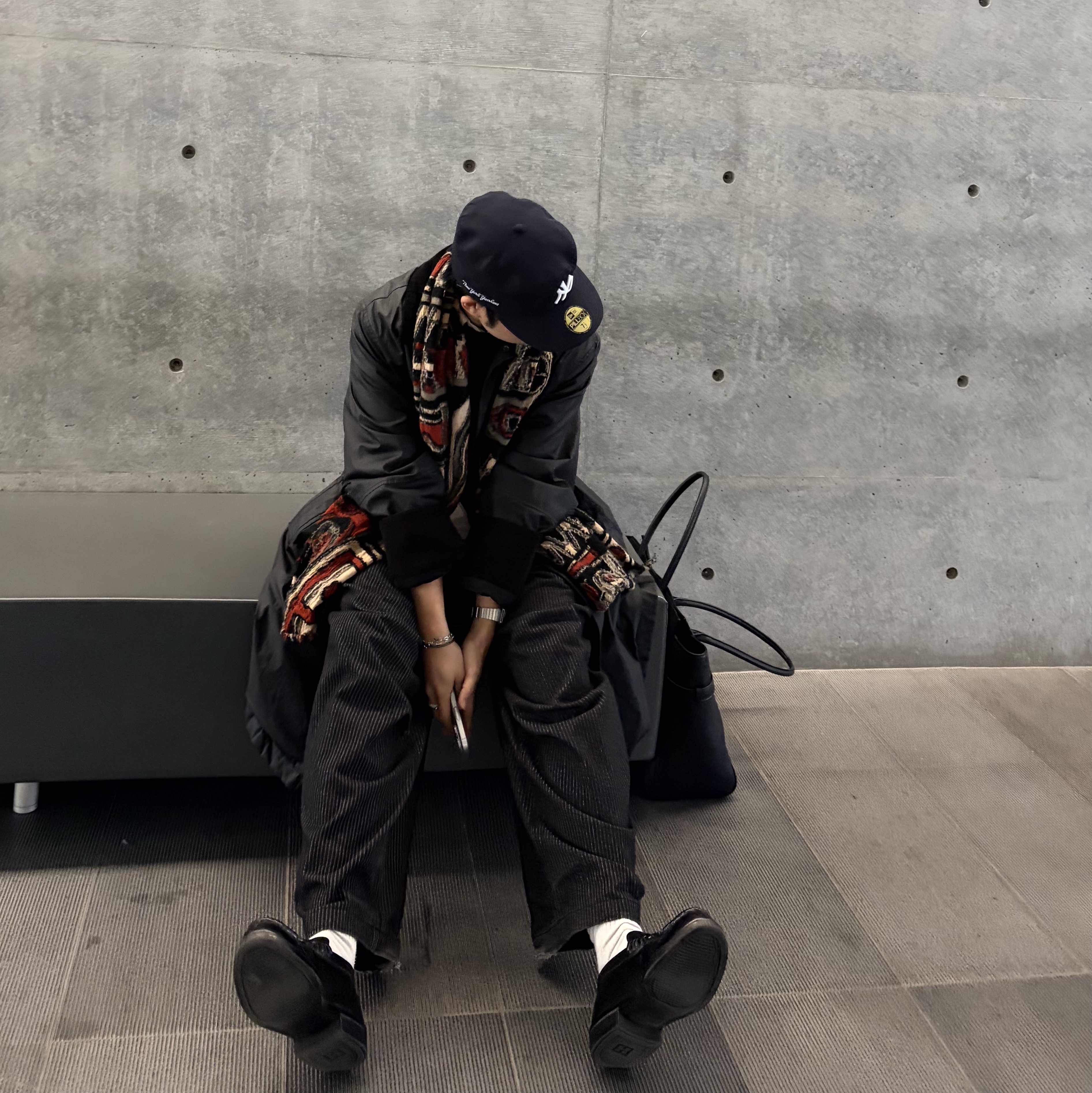 Haruta HS-6550 Penny Loafer Black, Kapital Felted Wool Alaska-Raven Happy Scarf Orange 착용 스타일