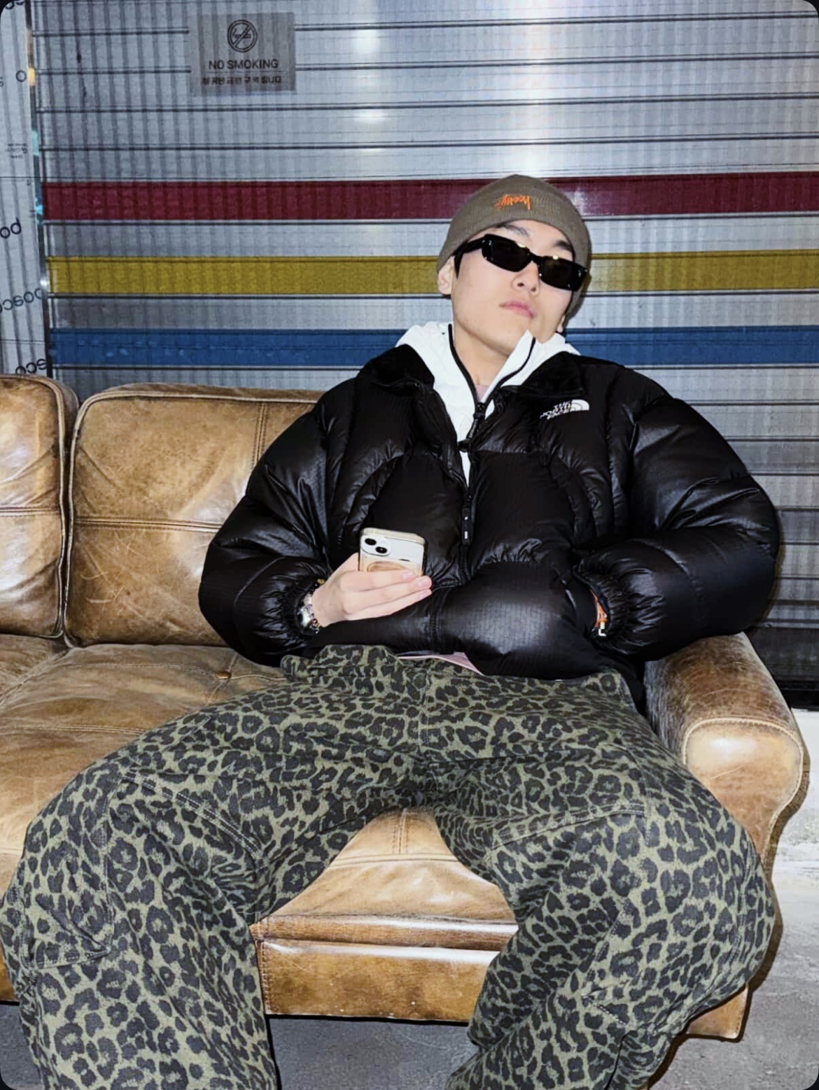 Karactor Lumping Cargo Pants Leopard Khaki, The North Face White Label Wave RDS Down Jacket Black 착용 스타일 - 2