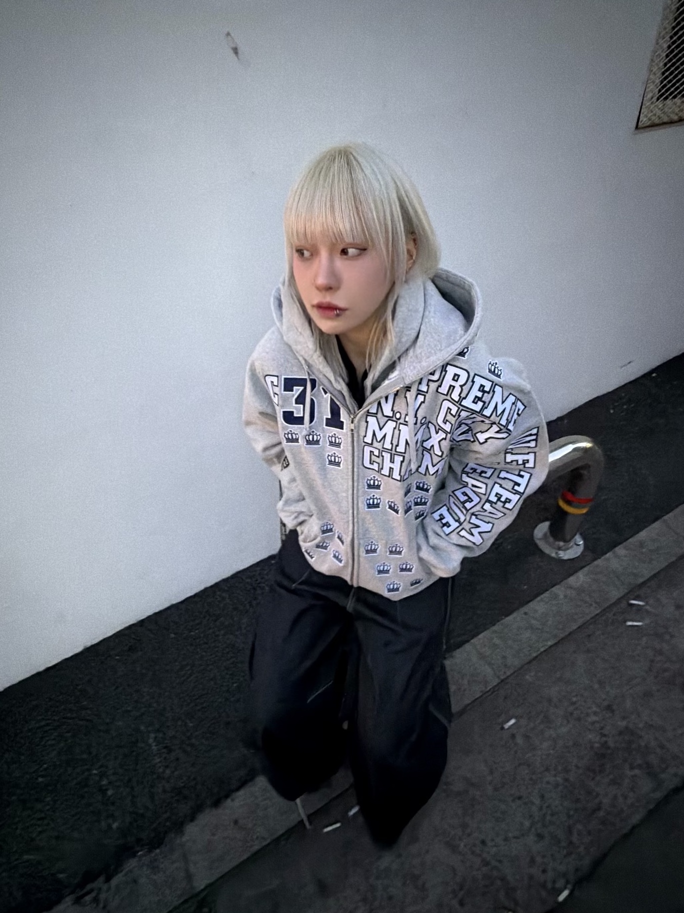 Supreme League Champs Zip Up Hooded Sweatshirt Heather Grey - 25FW 착용 스타일