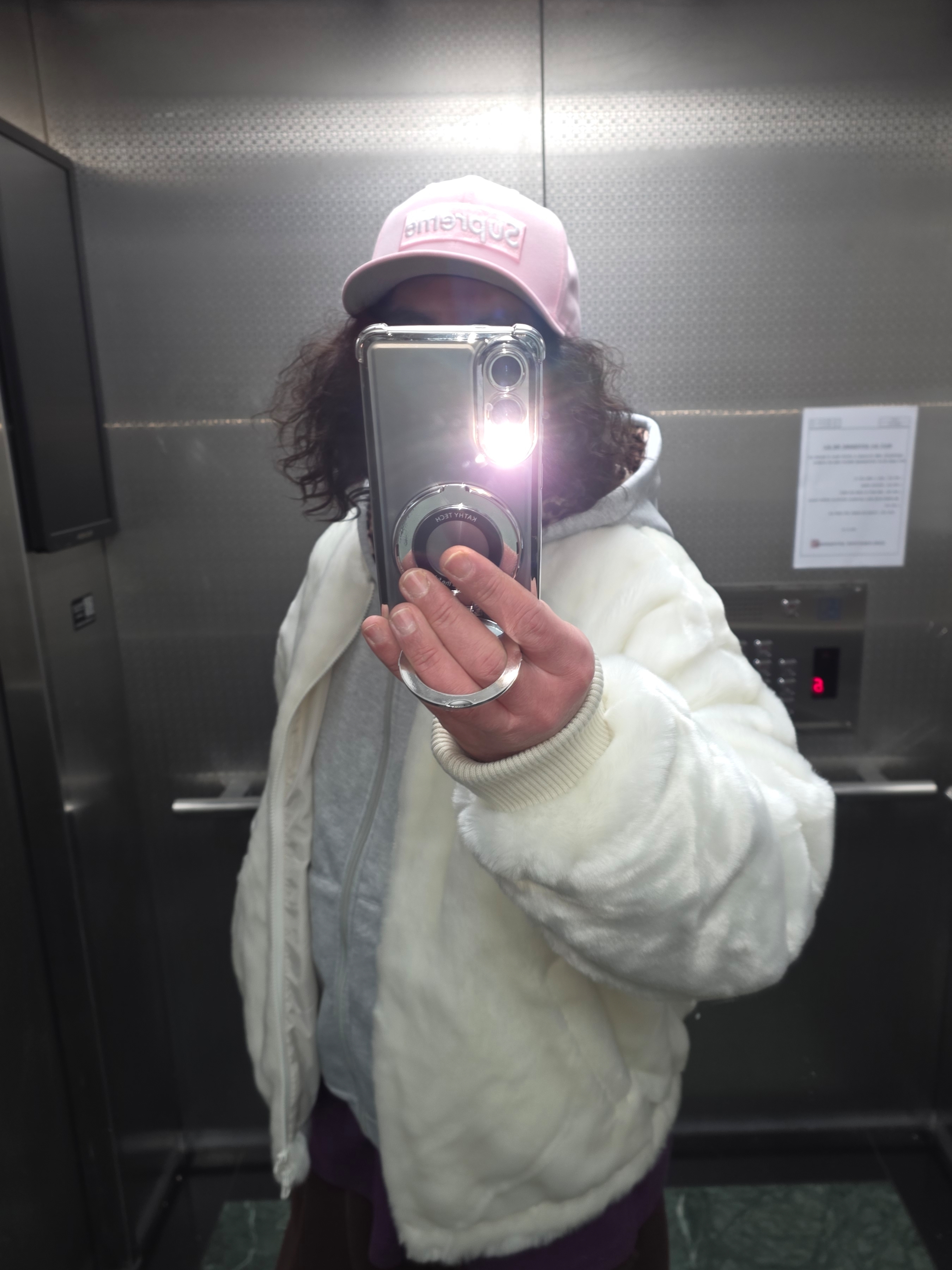 Supreme Sharpie Box Logo New Era Pink - 24SS, Adidas New Fur Jacket Off White - KR Sizing 착용 스타일 - 1