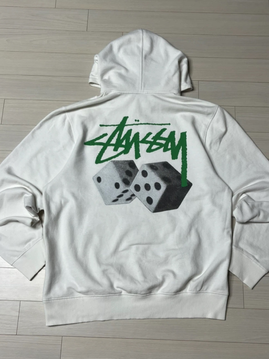 Stussy Roll The Dice Hoodie White 착용 스타일