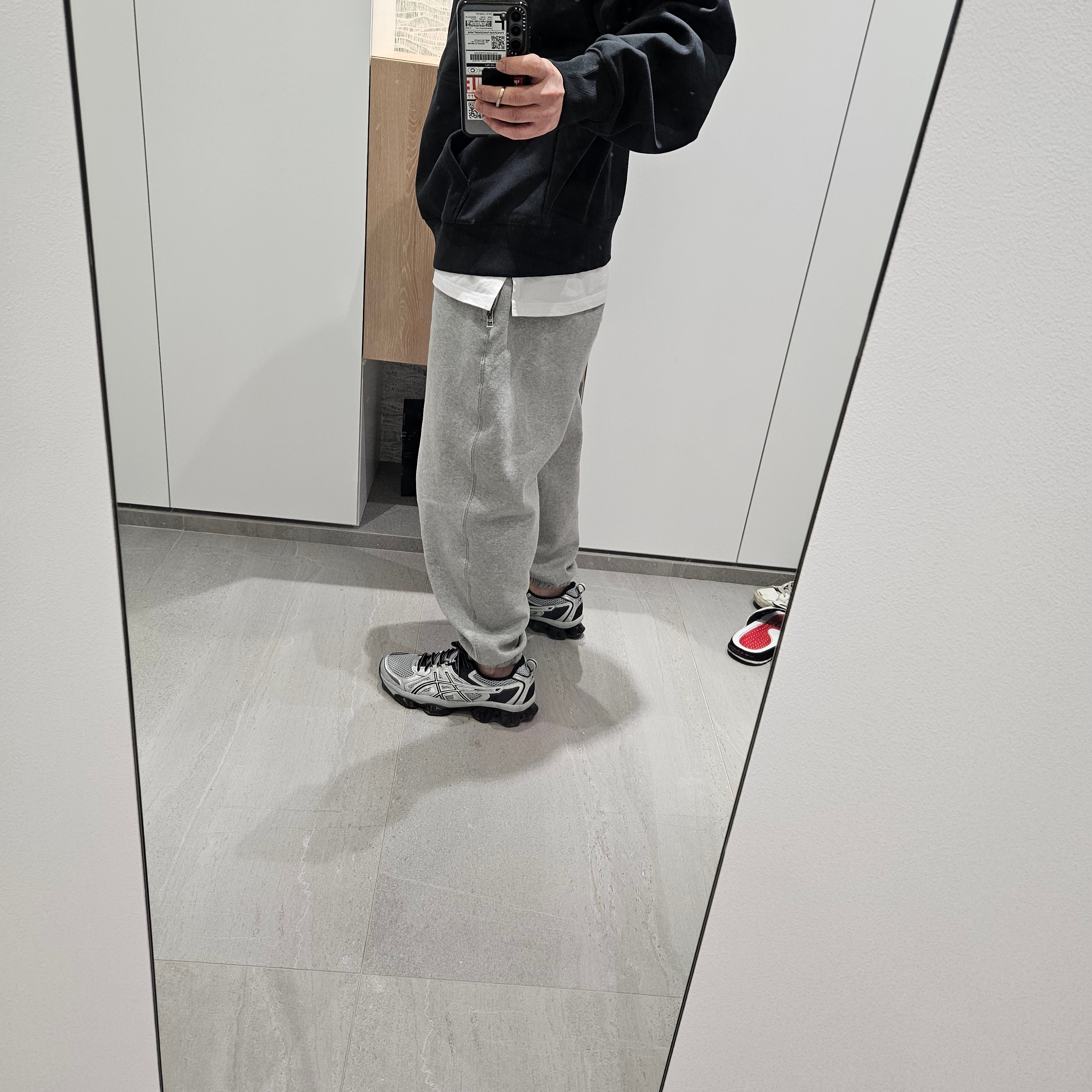 Palace x Nike Tri Swoosh Hood Black - 25FW 착용 스타일 - 3