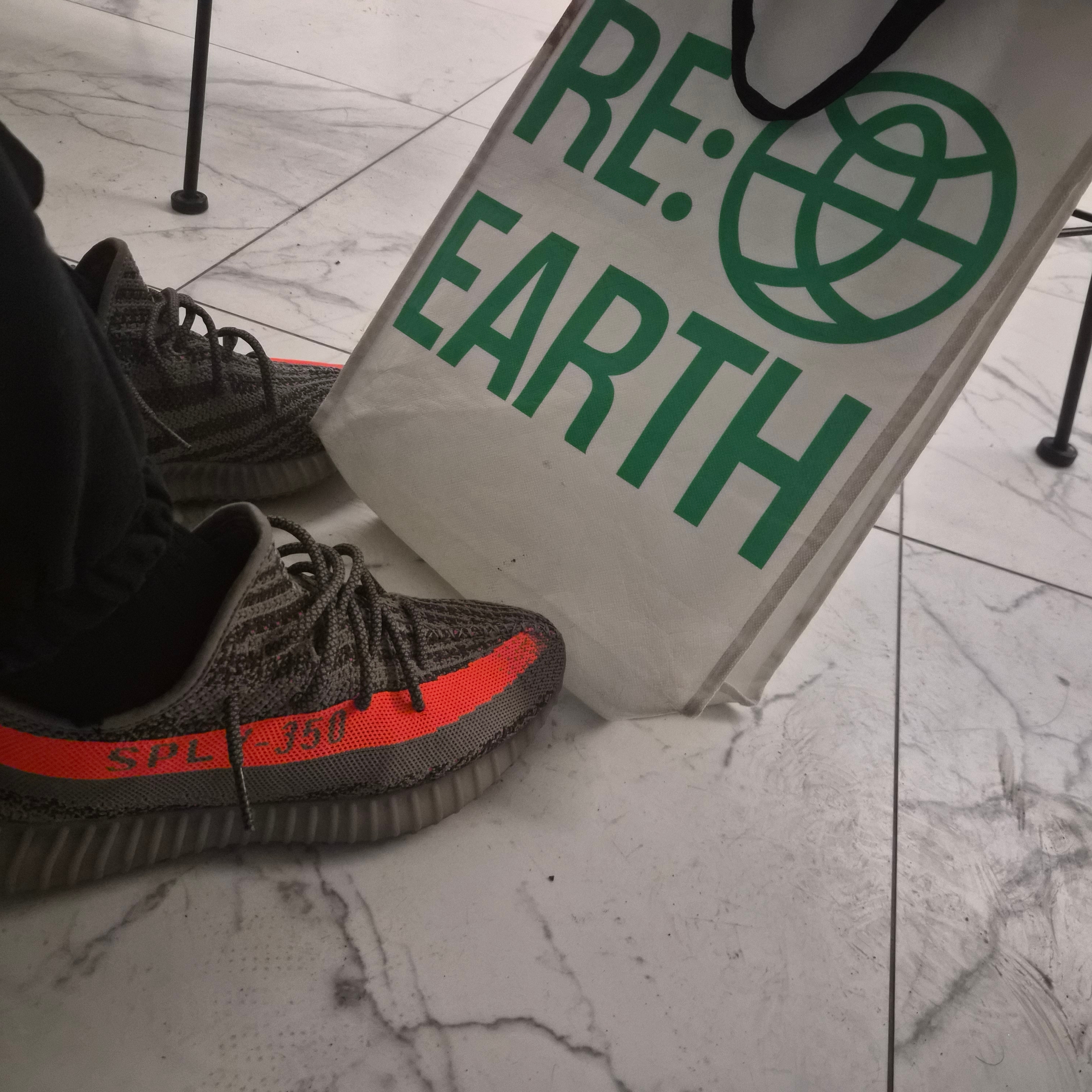 Adidas Yeezy Boost 350 V2 Beluga - Reflective, Jordan Monogram Duffle Bag 25L Off Noir 착용 스타일 - 7