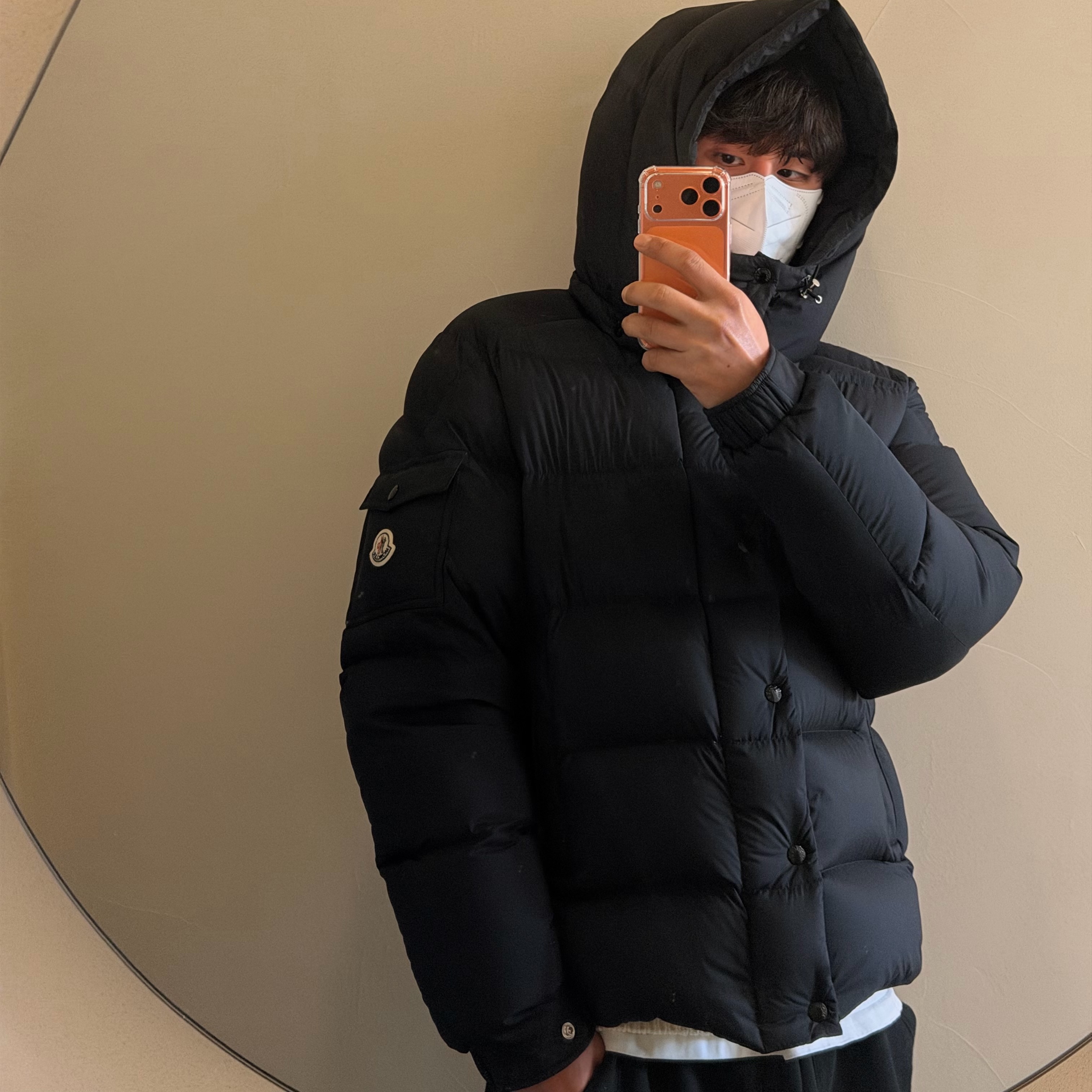 Moncler Vezere Short Down Jacket Black - 24FW, Apple iPhone 17 Pro 256GB Cosmic Orange 착용 스타일