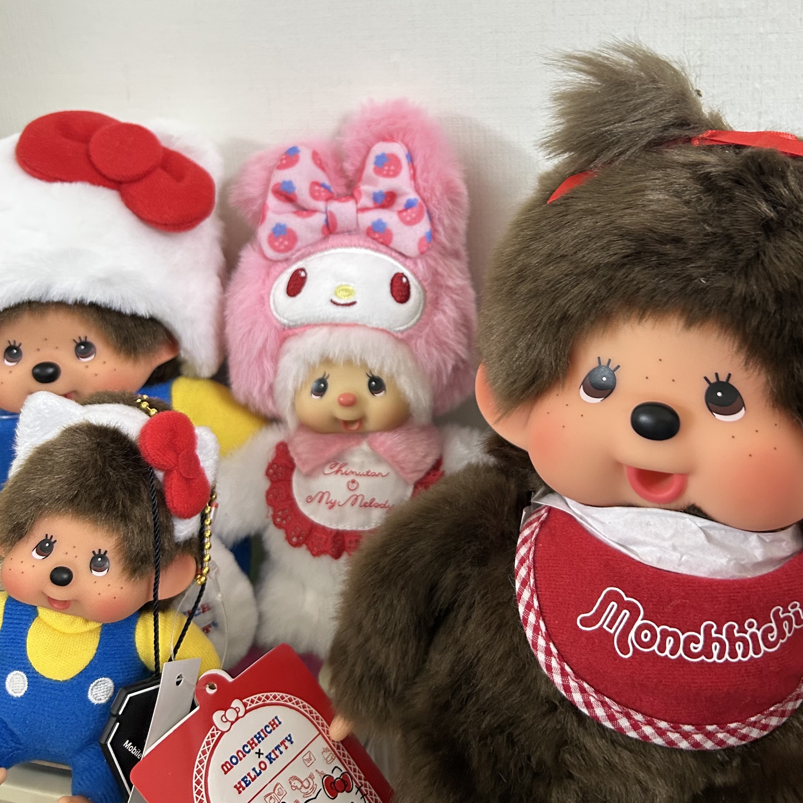 Sanrio Hello Kitty x Monchhichi 50th Anniversary Monchhichi Stuffed Toy 착용 스타일