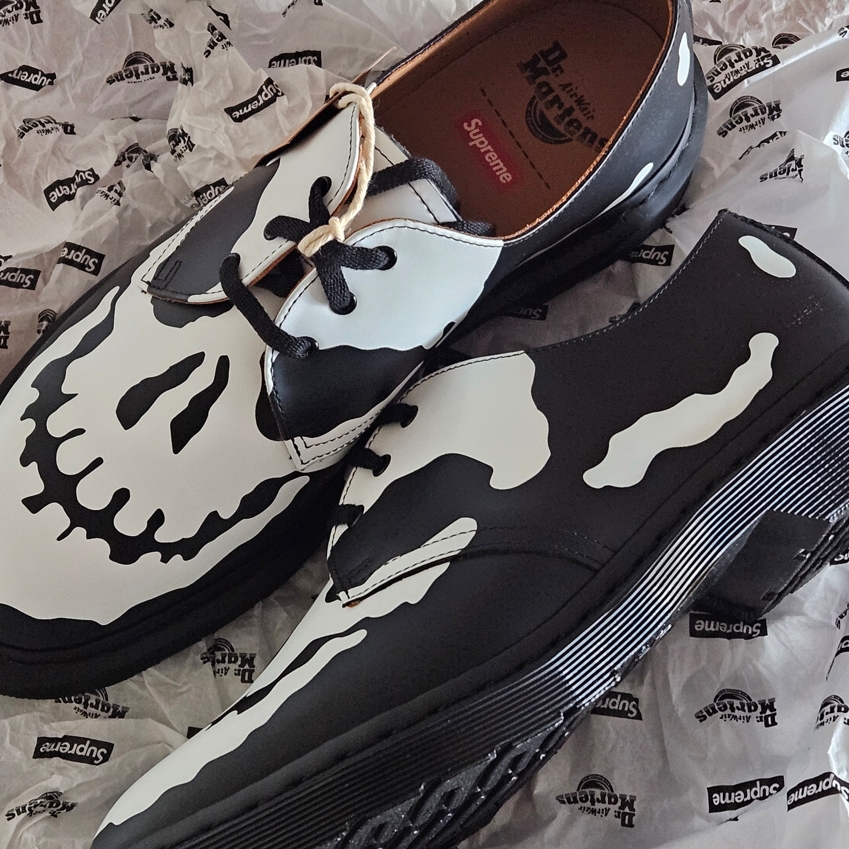 Dr. Martens x Supreme 1461 3-Eye Shoe Black - 25FW 착용 스타일