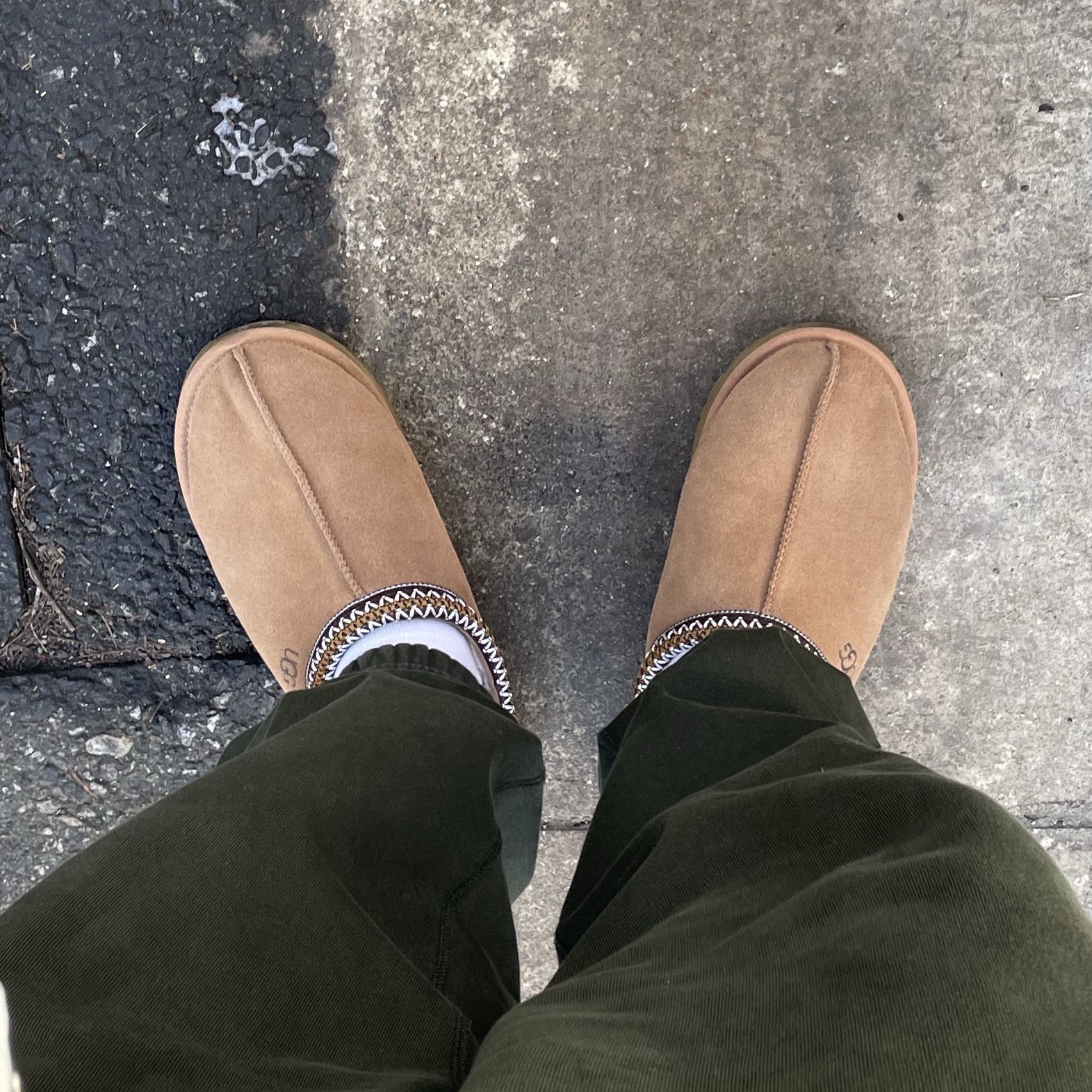 UGG Tasman Slipper Chestnut 착용 스타일