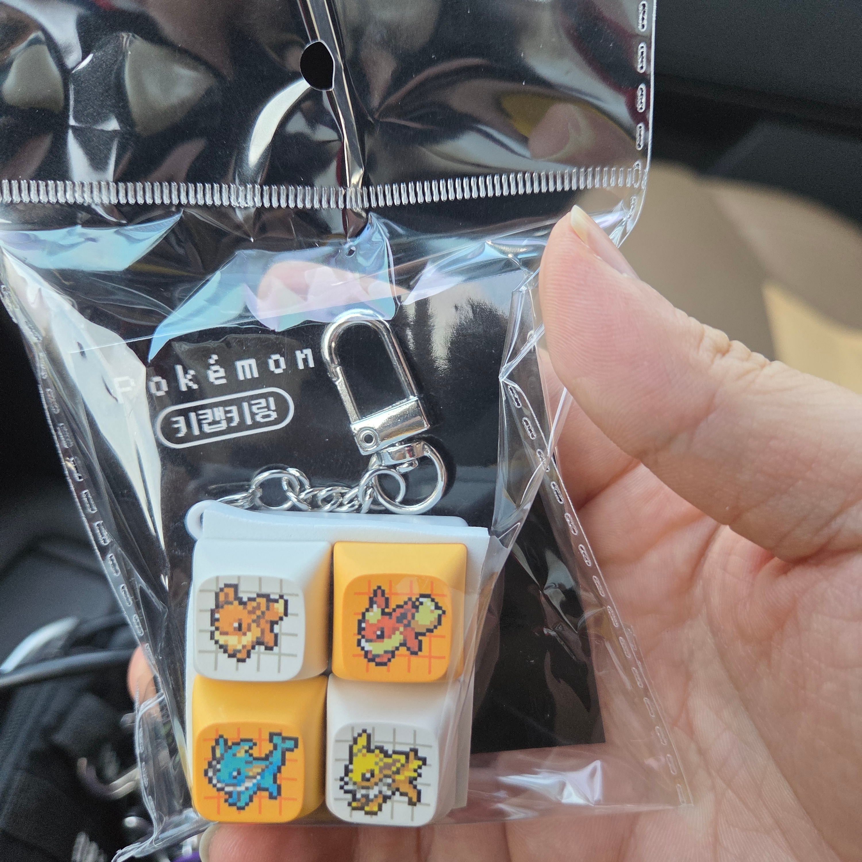 Pokemon x CU Keycap Keychain Eevee, Pokemon x CU Acrylic Keychain Eevee 착용 스타일