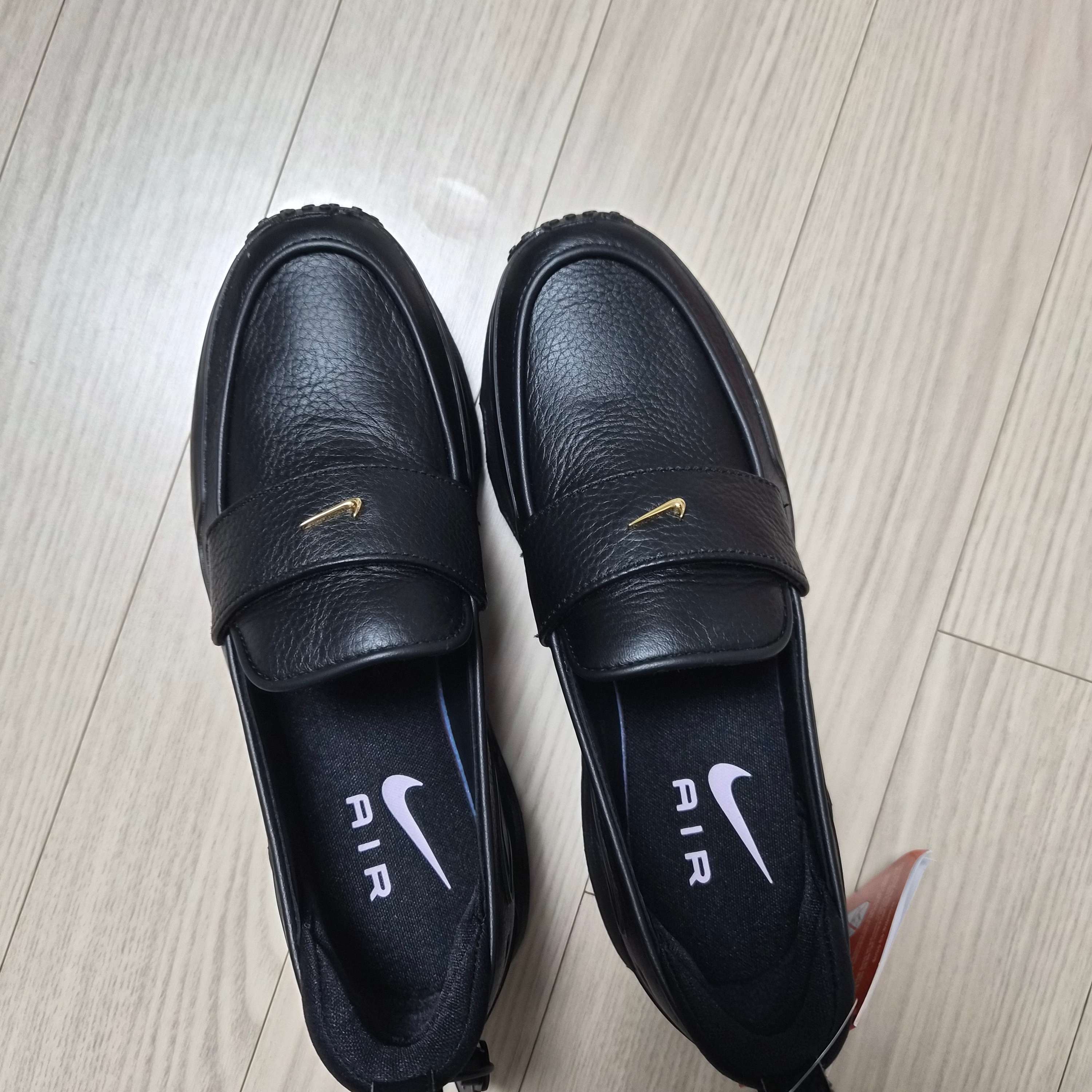 (W) Nike Air Max Phenomena Black Smoke Grey 착용 스타일 - 1