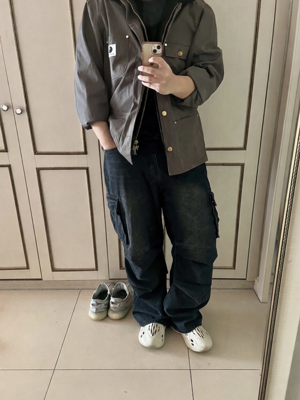 Sacai x Carhartt WIP Reversible Duck Jacket Black, Adidas Yeezy Boost 350 V2 Blue Tint 2021/2022/2023 착용 스타일