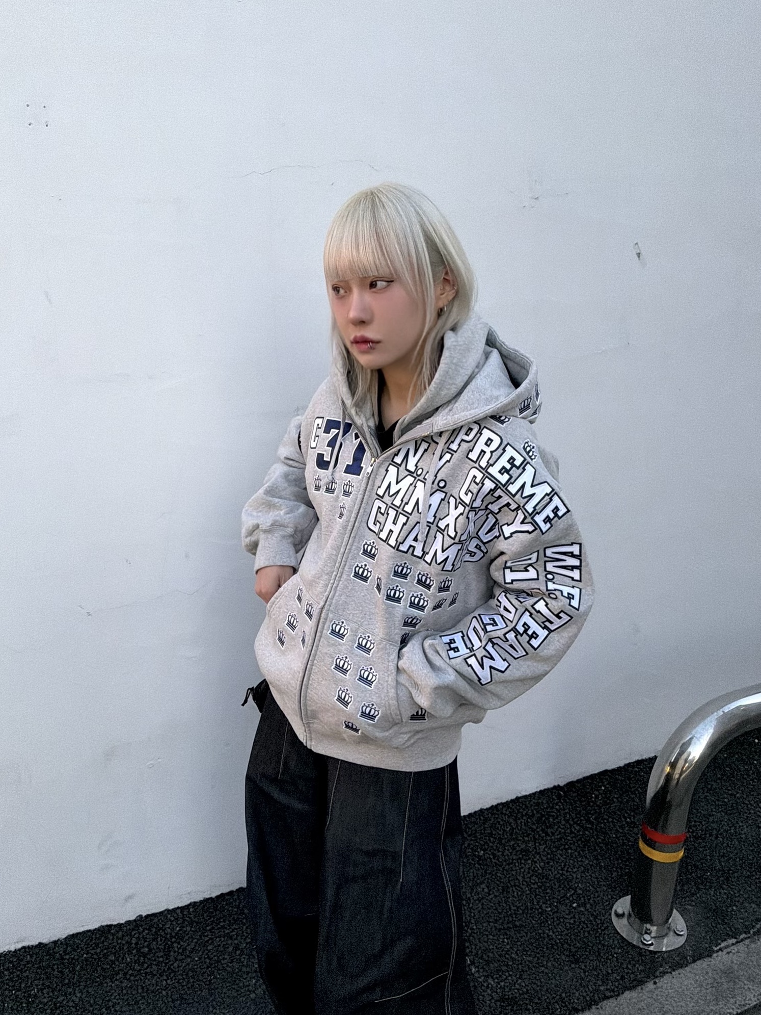 Supreme League Champs Zip Up Hooded Sweatshirt Heather Grey - 25FW 착용 스타일