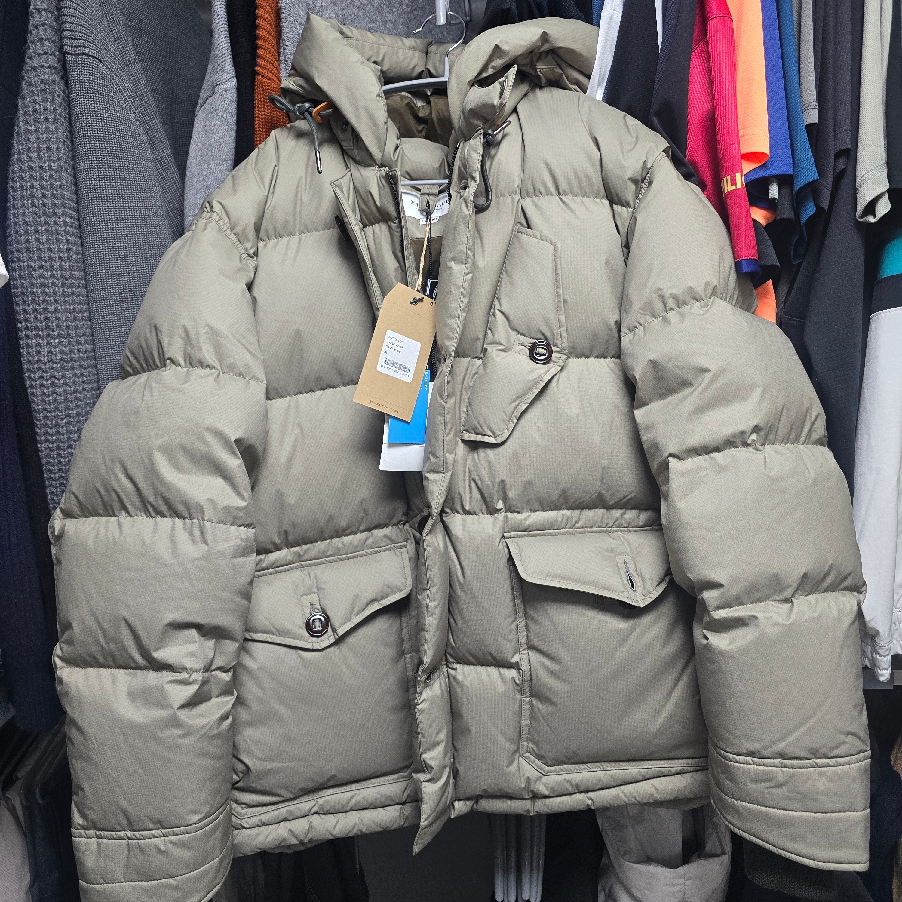 Eastlogue Raf Down Parka Sand Beige 착용 스타일 - 2