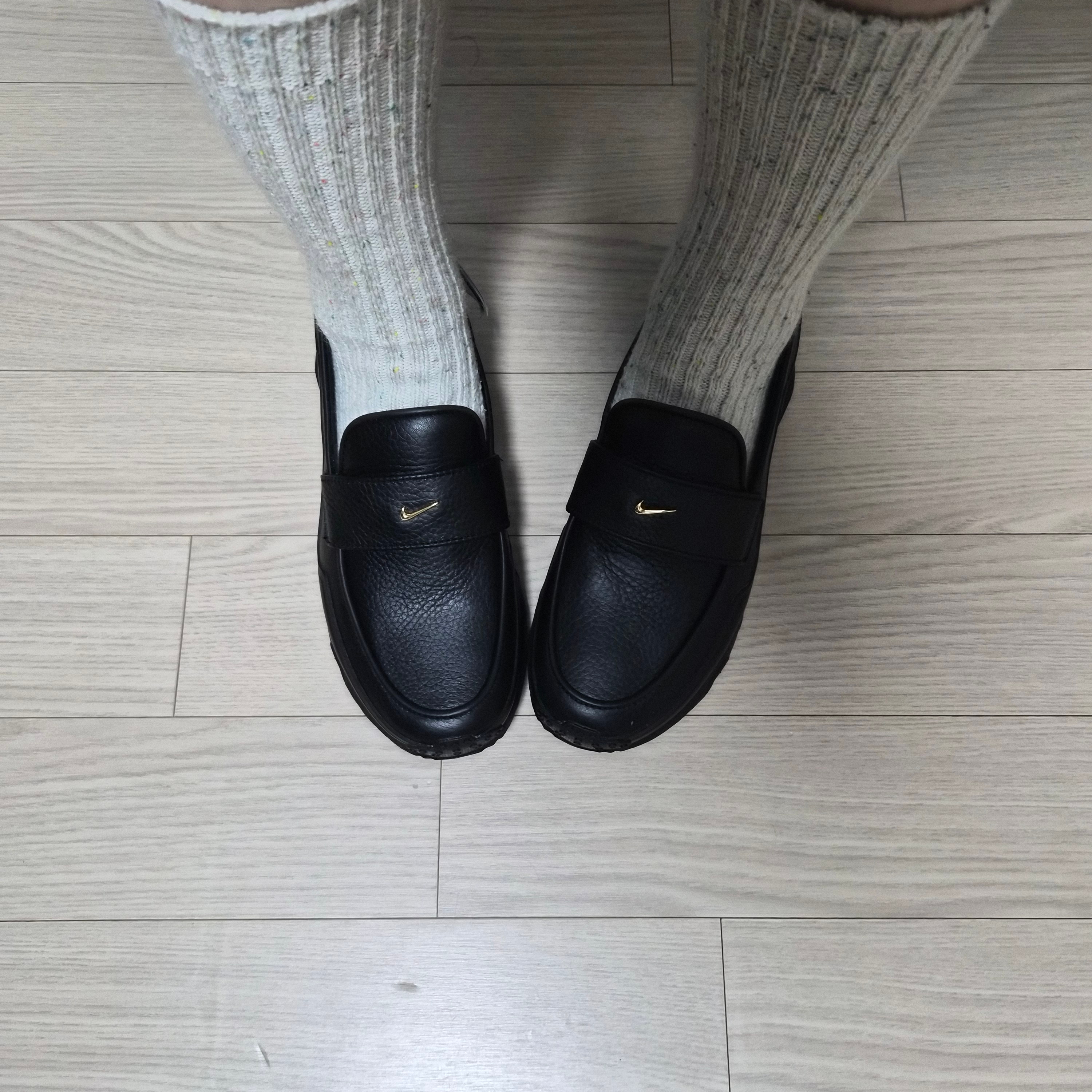 (W) Nike Air Max Phenomena Black Smoke Grey 착용 스타일 - 3