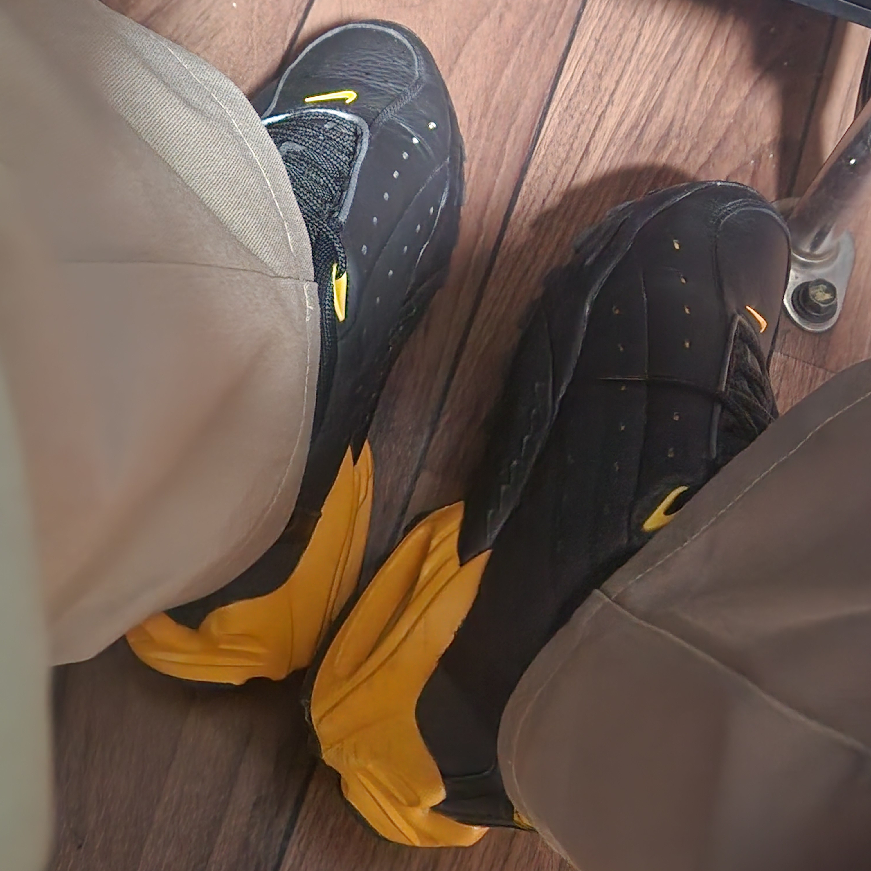 Nike x Drake Nocta Hot Step Air Terra Black and Yellow, Dickies Original 874 Work Pant Khaki 착용 스타일