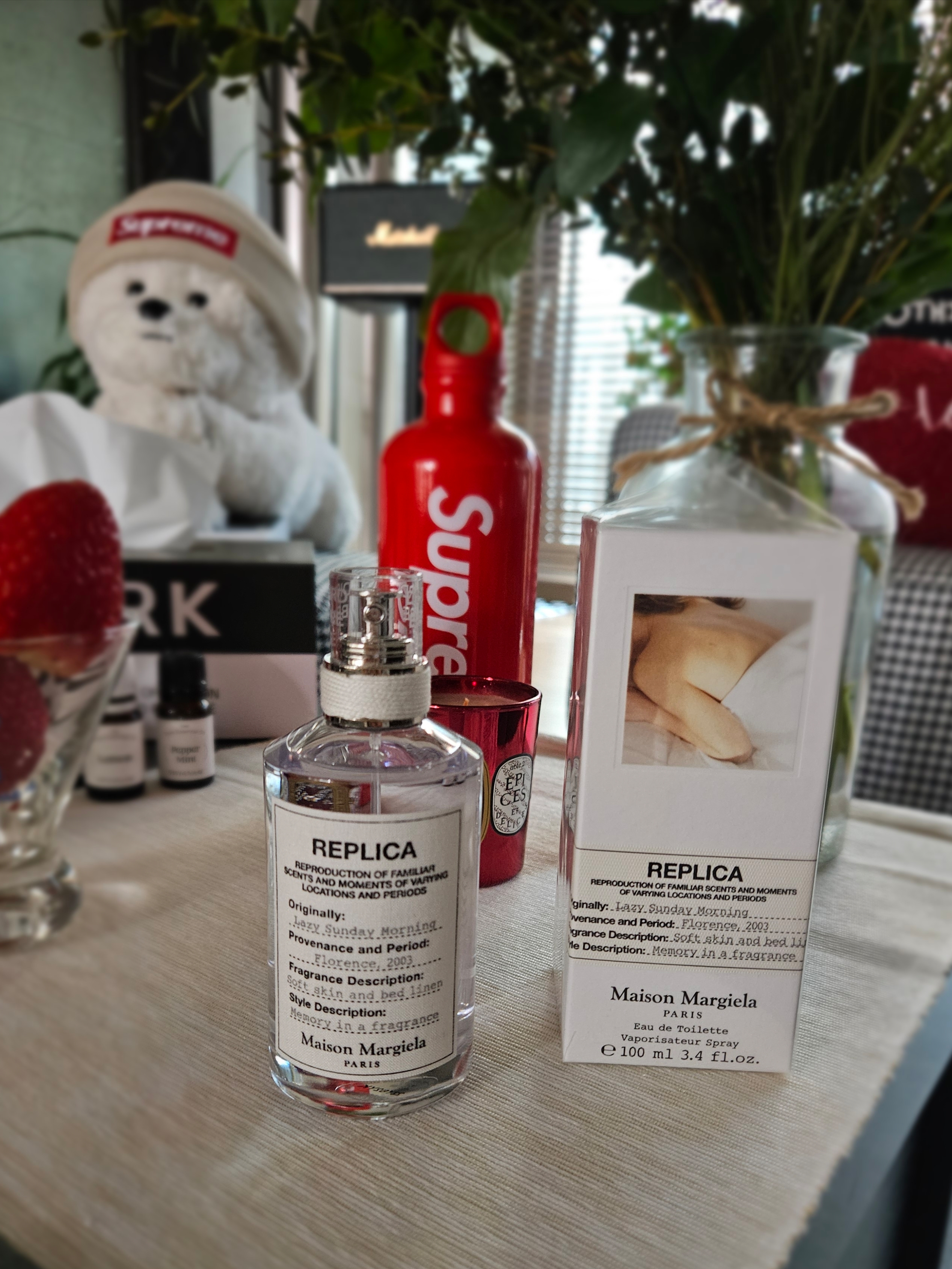 Supreme x Sigg Traveller 0.6L Water Bottle Red - 23SS, Supreme New Era Box Logo Beanie Stone - 24FW 착용 스타일