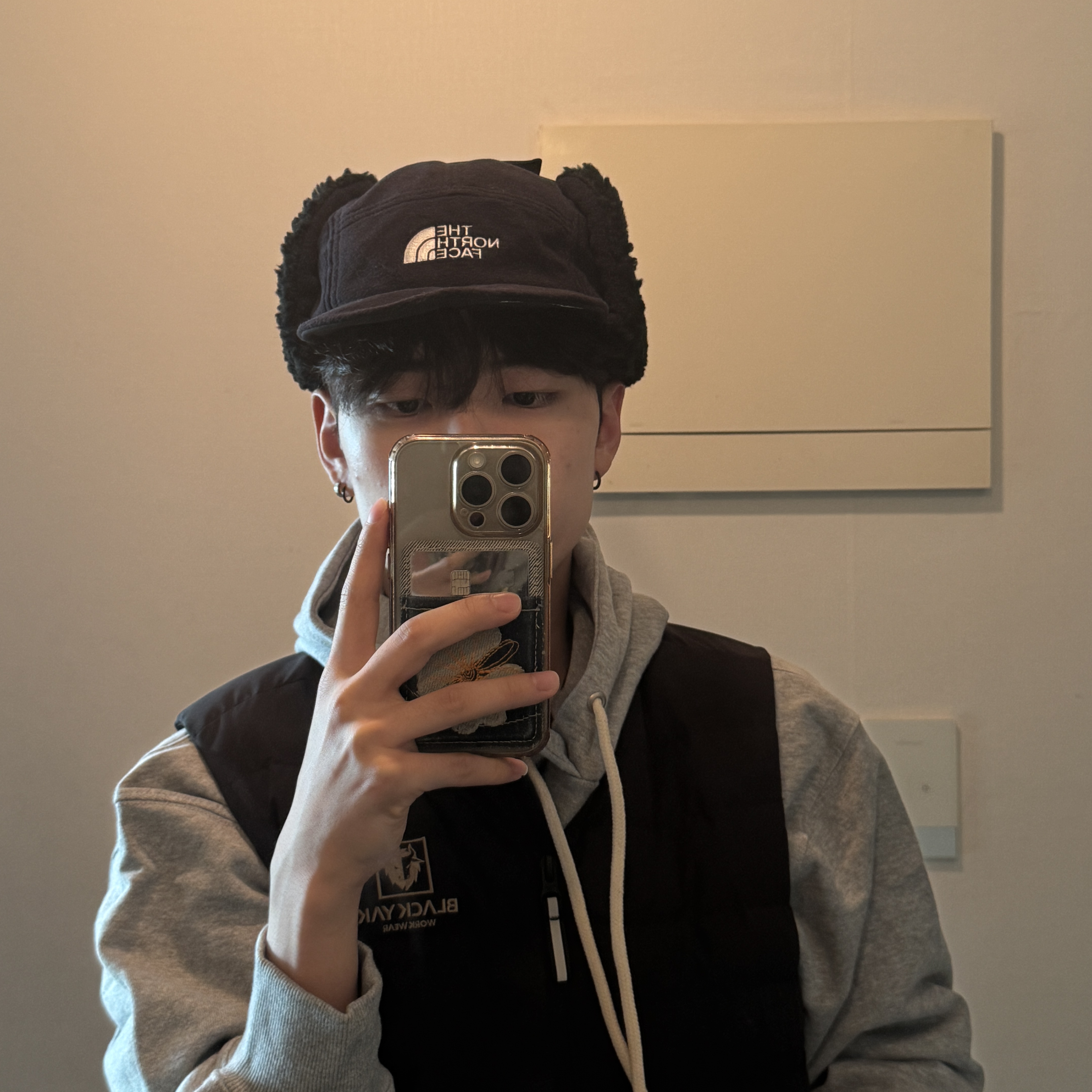 The North Face Fleece Earmuff Cap EX Black 착용 스타일