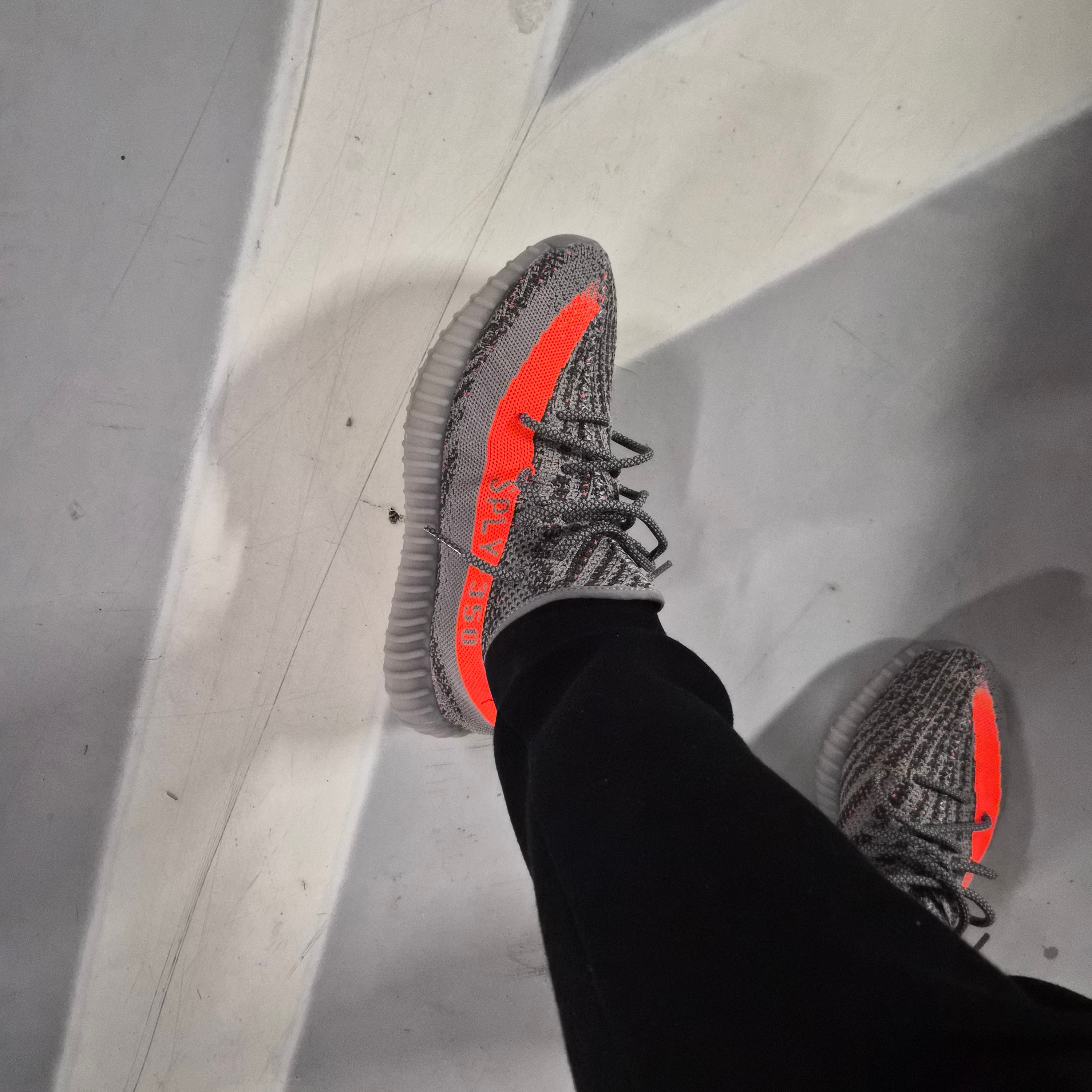 Adidas Yeezy Boost 350 V2 Beluga - Reflective, Jordan Monogram Duffle Bag 25L Off Noir 착용 스타일 - 4