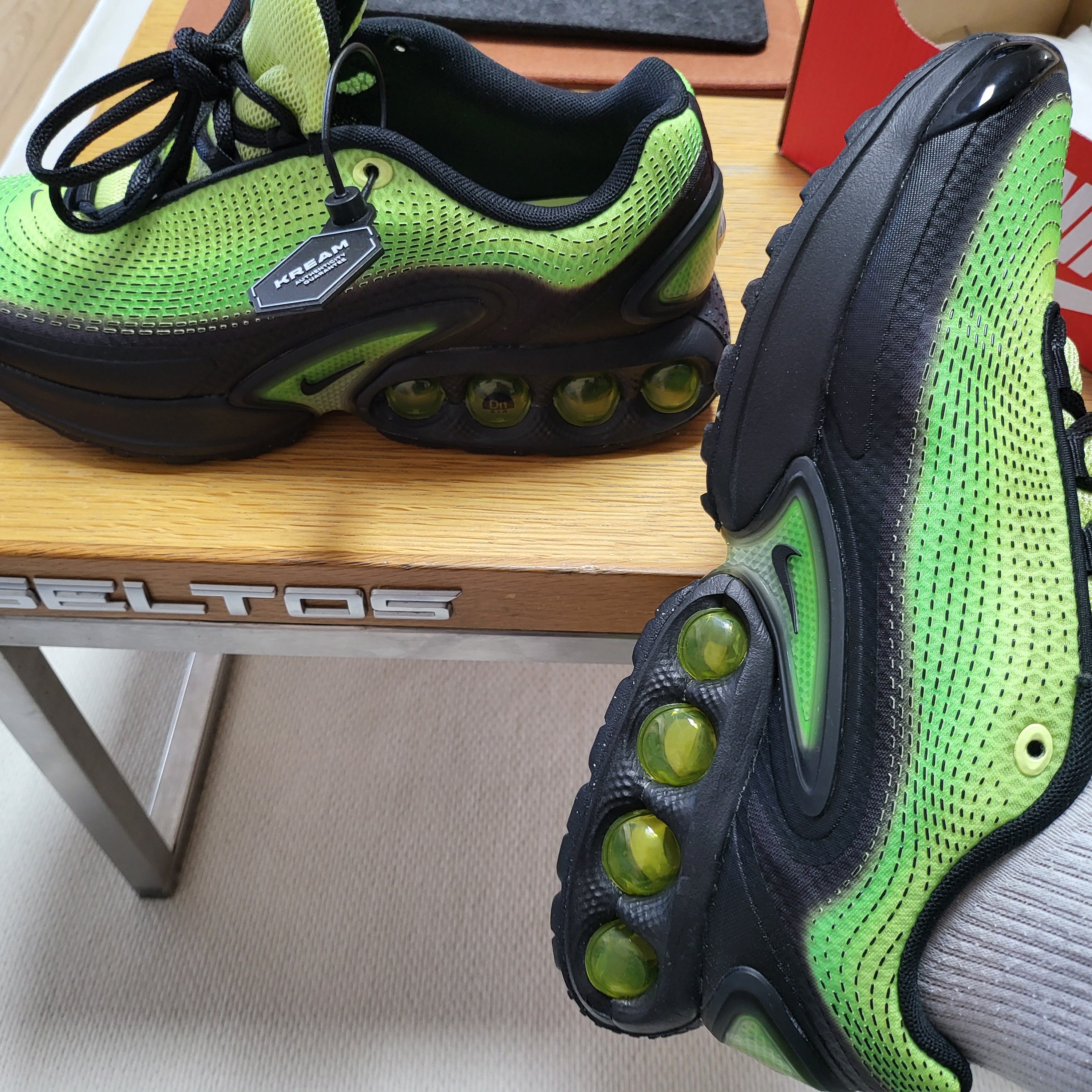 Nike Air Max Dn Green Strike 착용 스타일