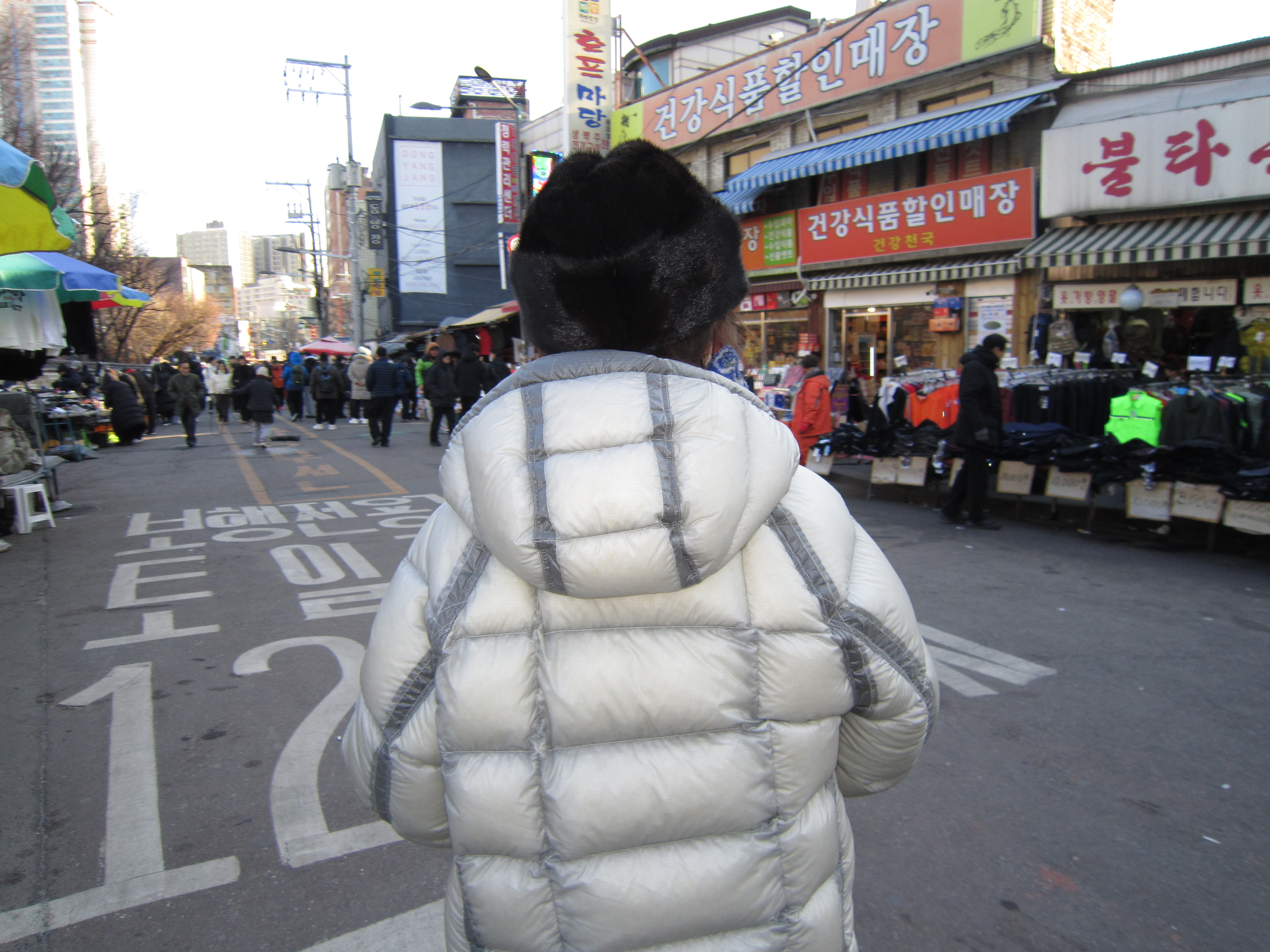 C.P. Company Korea Exclusive D.D. Shell Hooded Down Jacket Lunar Rock - 25FW 착용 스타일 - 2