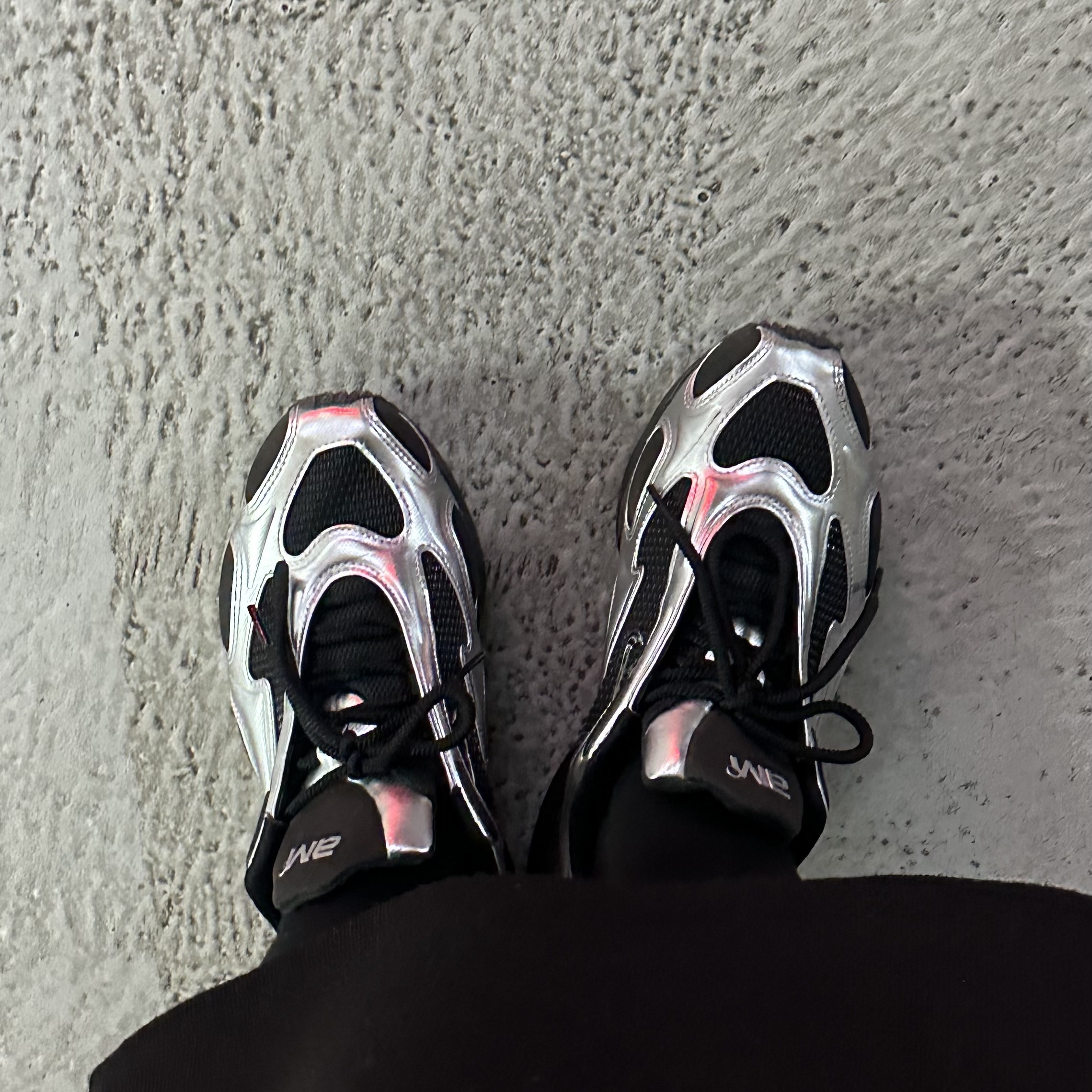 (W) Nike Air Max Muse Black and Metallic Silver 착용 스타일