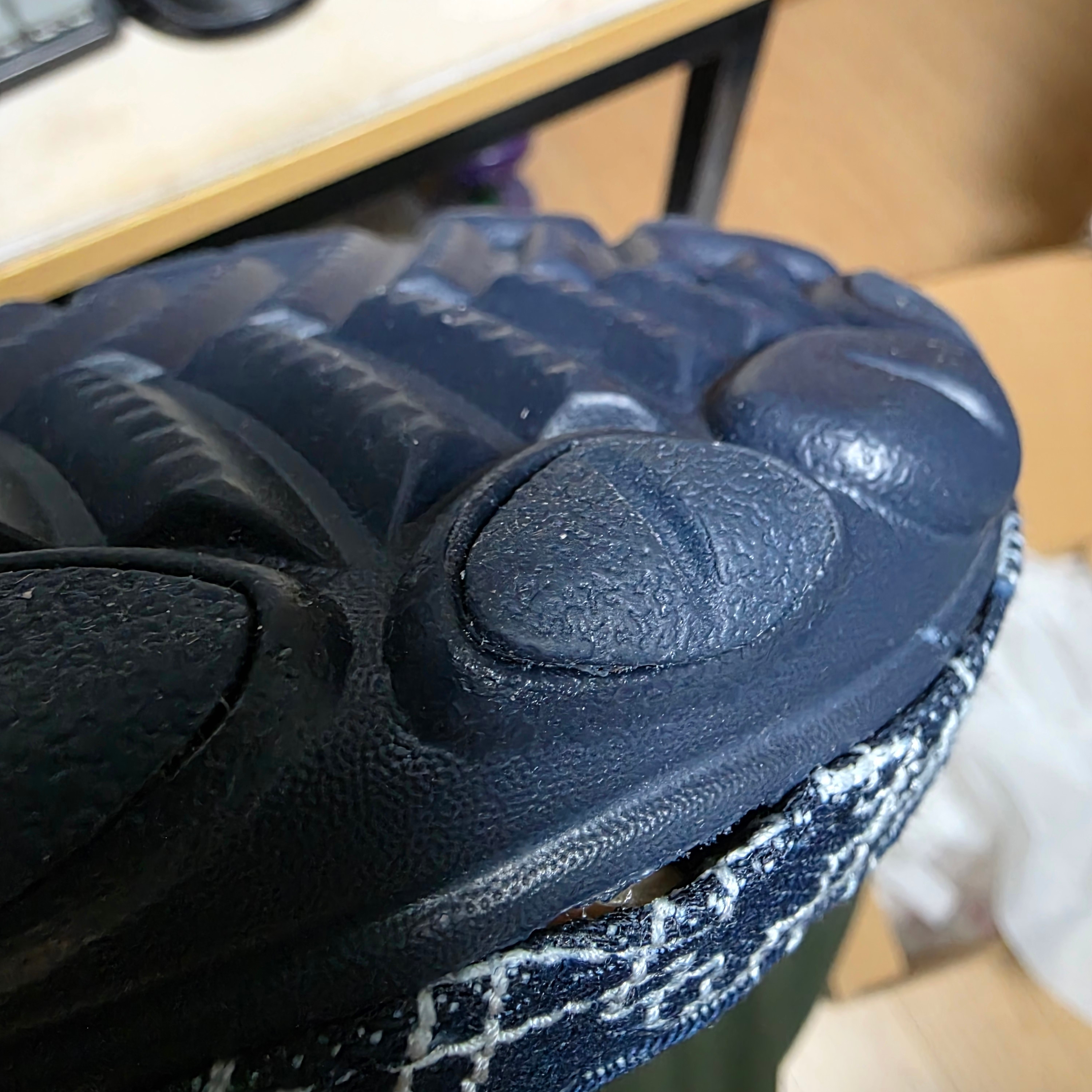 Crocs x Levi's All Terrain Clog Navy 착용 스타일 - 3