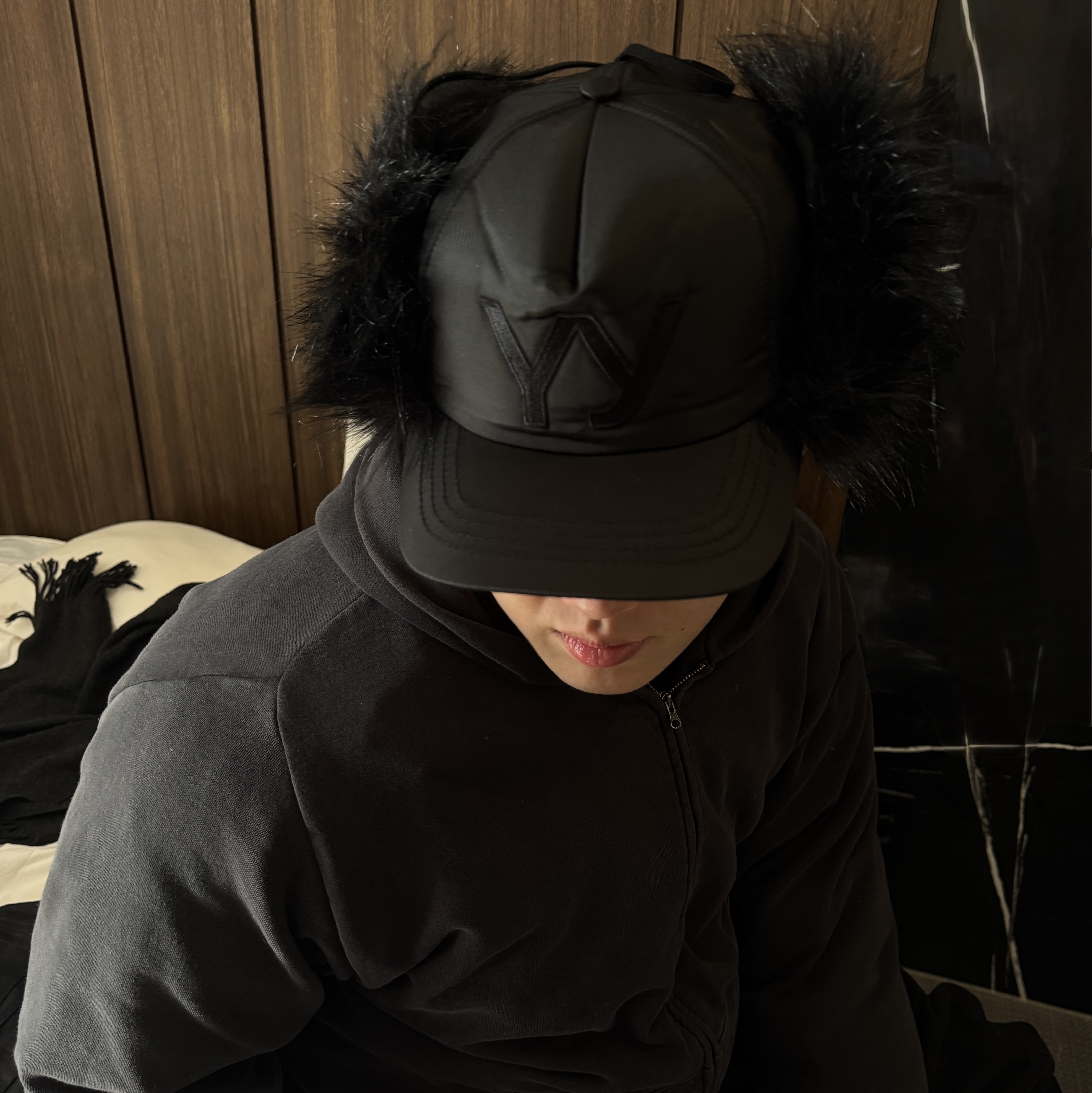 Open Yy Faux Fur Earflap Cap Black 착용 스타일