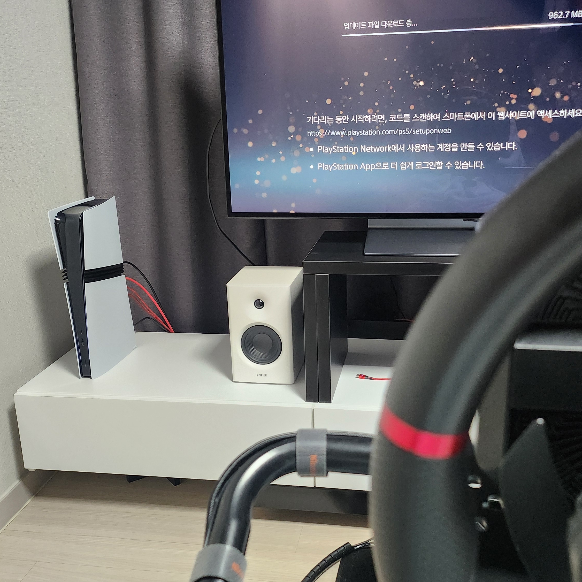 [7% 적립] PlayStation 5 Pro - 2TB 착용 스타일