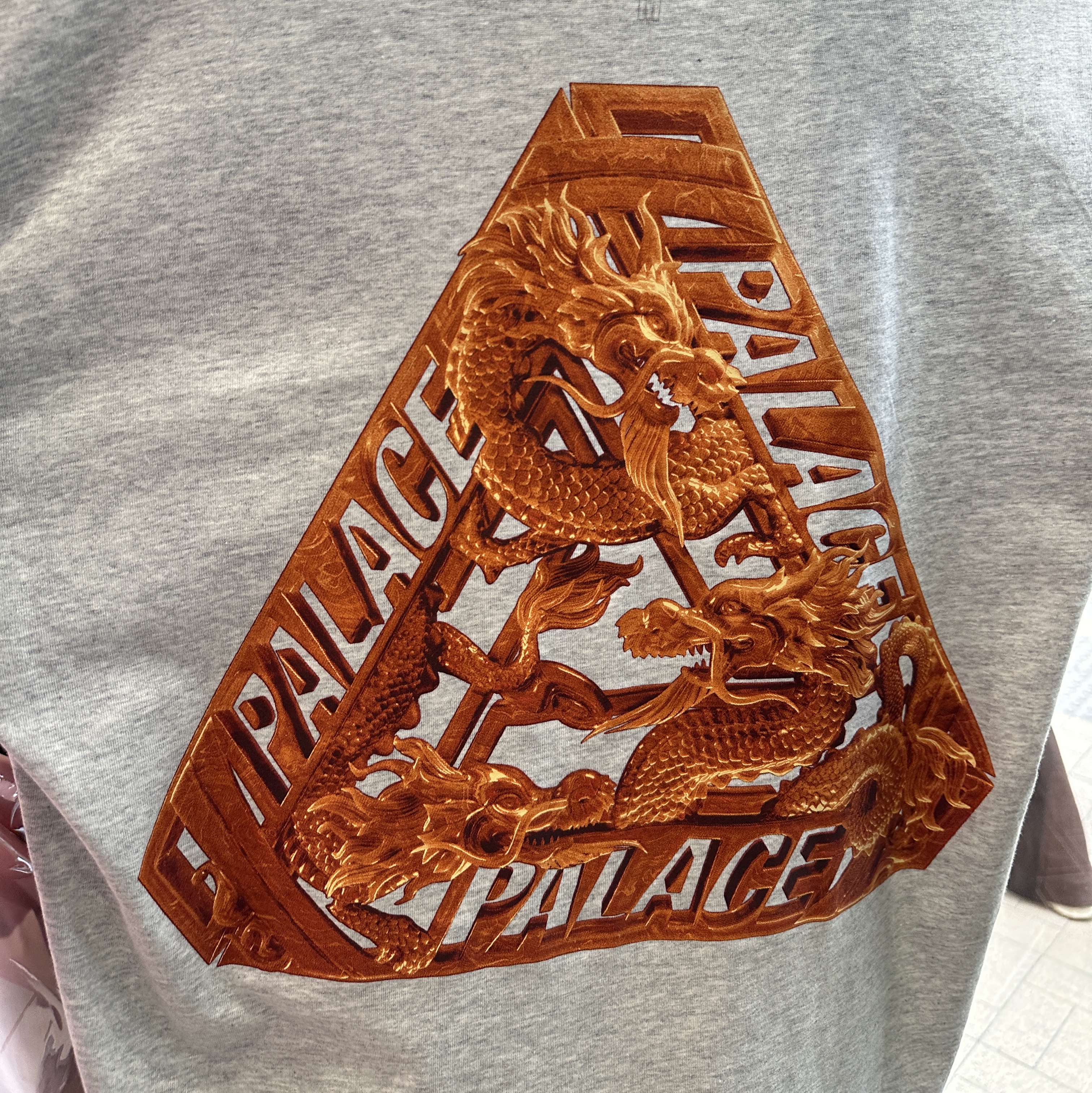 Palace Hong Kong T-Shirt Grey Marl - 26SS 착용 스타일 - 2