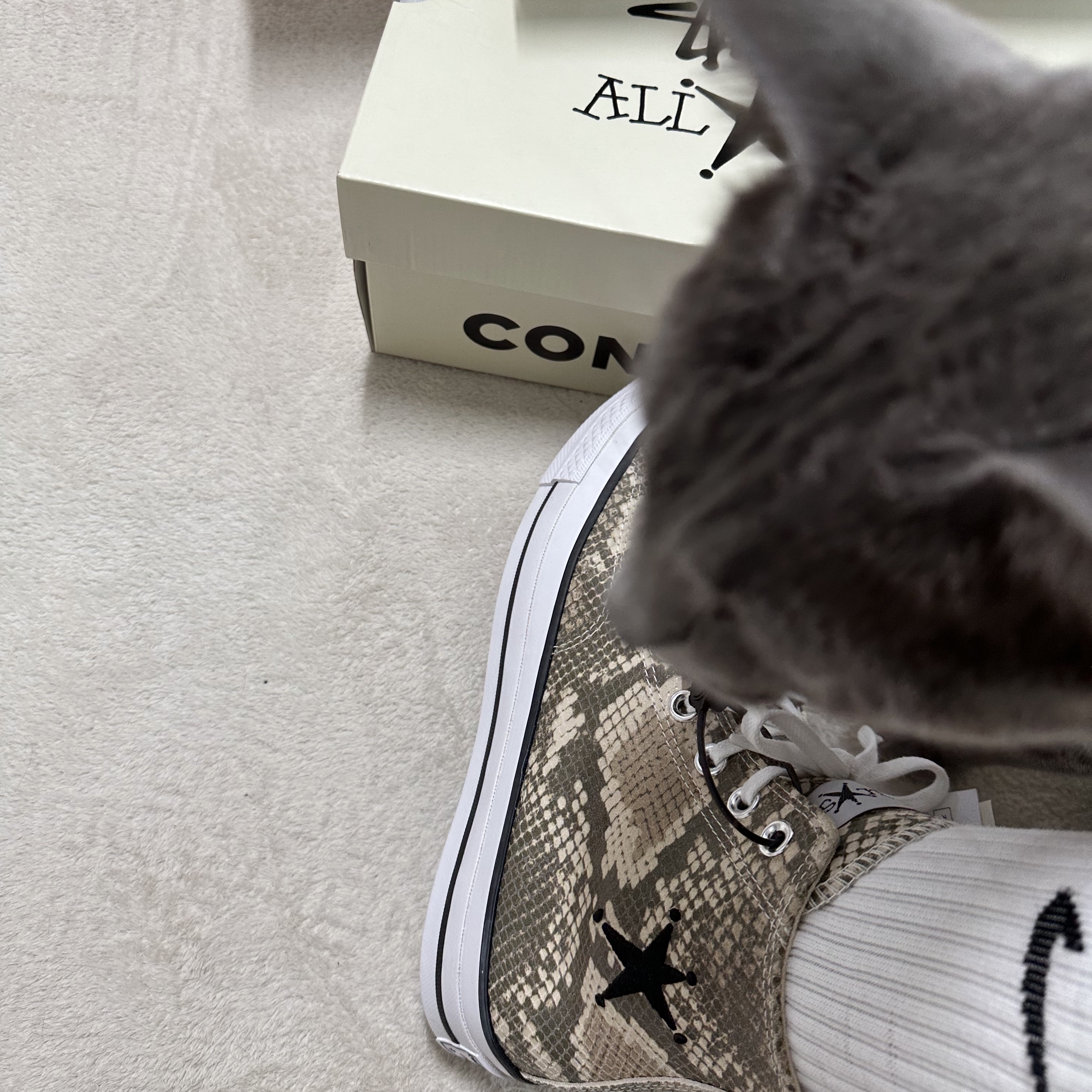 Converse x Stussy Chuck 70 High Leather Snakeskin 착용 스타일 - 4