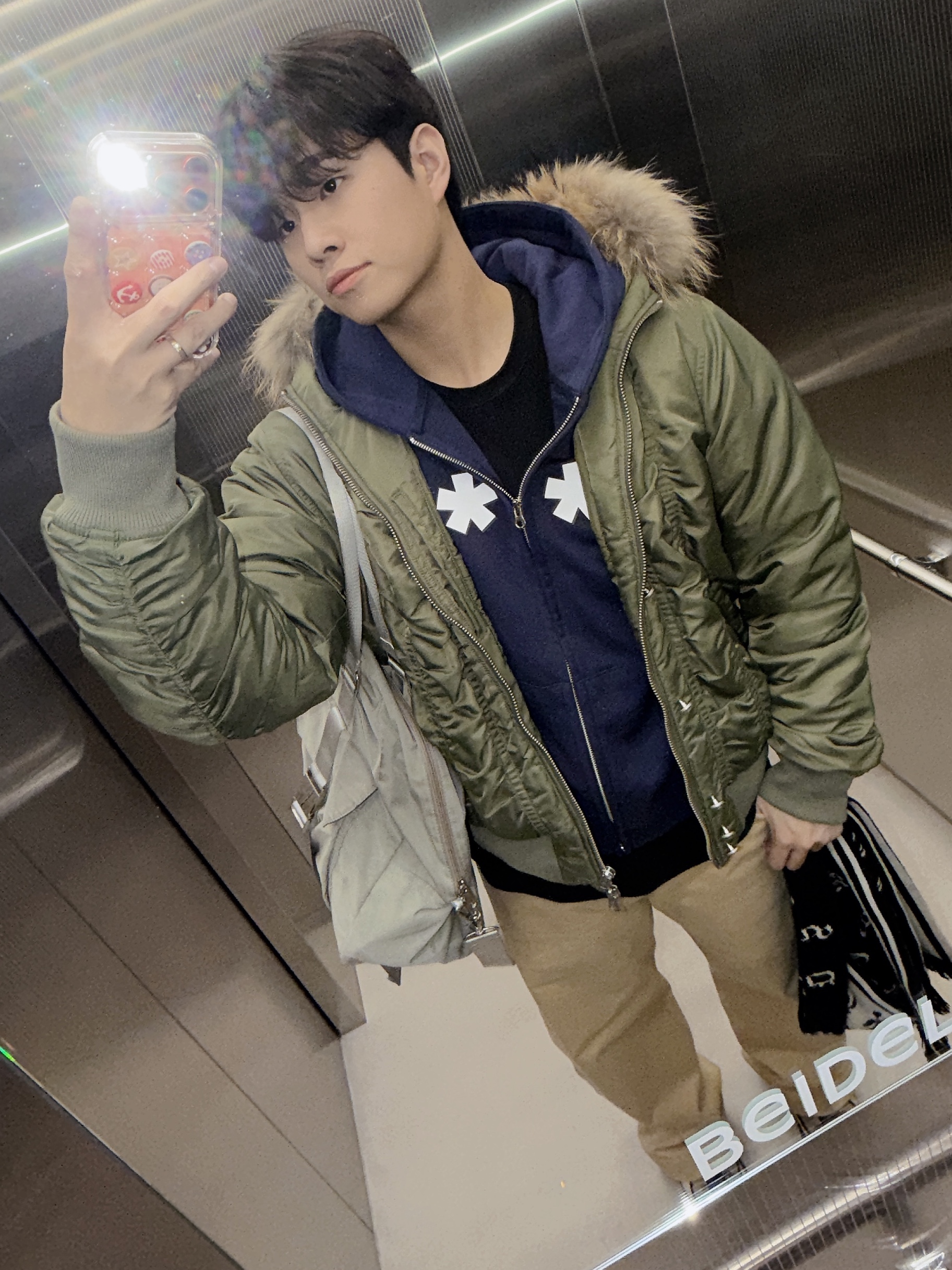 AMOU Square Star Hoodie Zip Up Navy, Thevinylhouse Fur Hooded MA-1 Jacket Khaki 착용 스타일 - 2