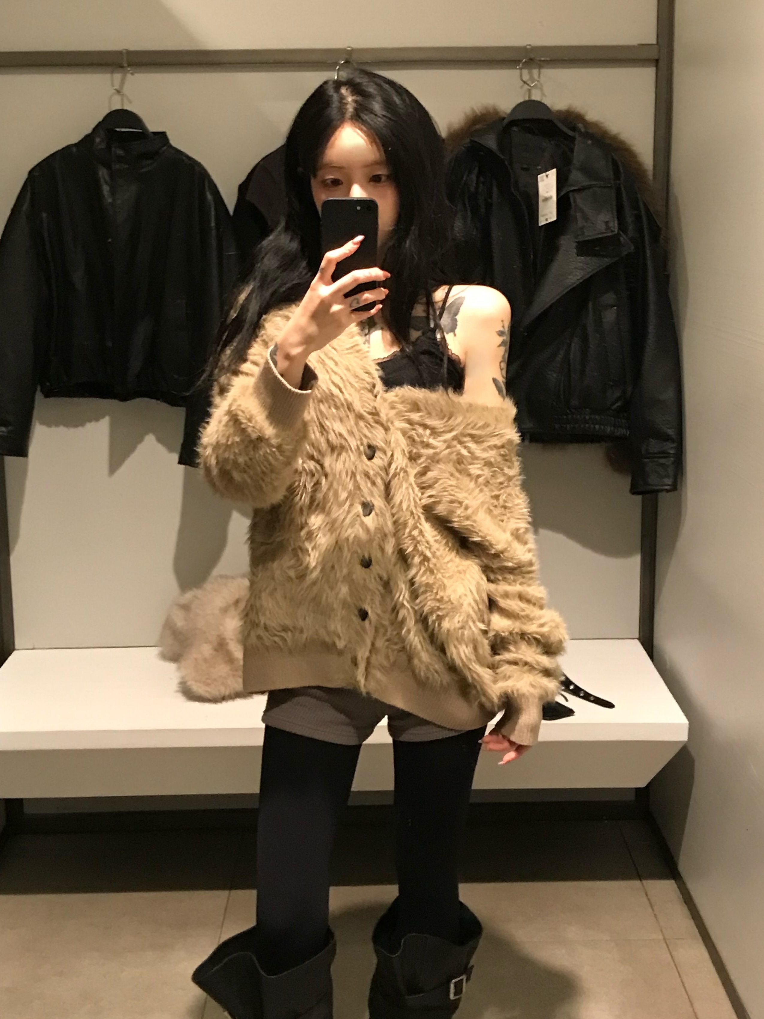 PHOS333 Hairy Cardigan Beige, PHOS333 Hairy Cardigan Blue Grey 착용 스타일 - 3