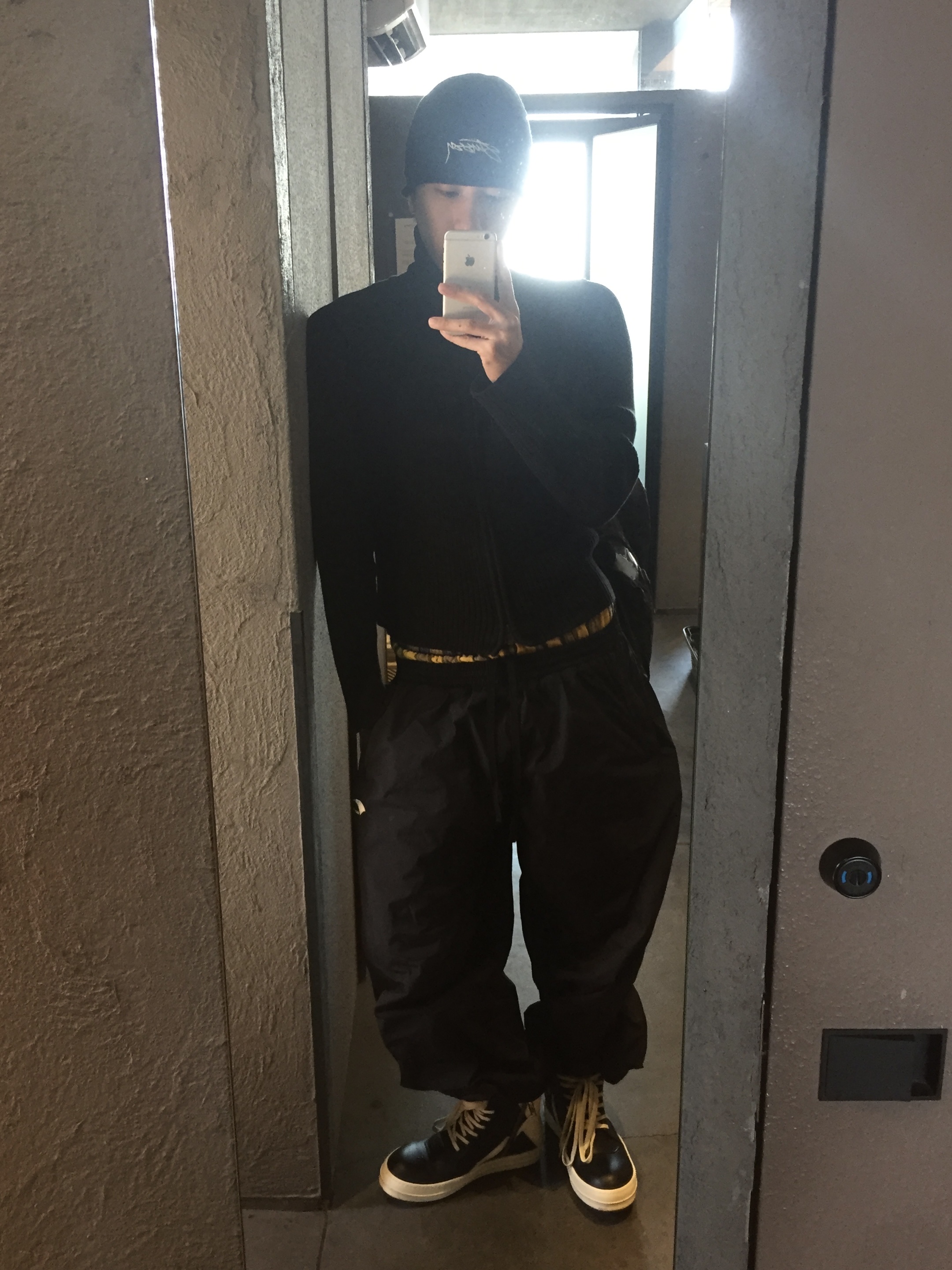 Rick Owens Geobasket Sneakers Black Milk, Rick Owens Hollywood Mega Bumper Geobasket in Full Grain Calf Leather Black Milk 착용 스타일 - 8